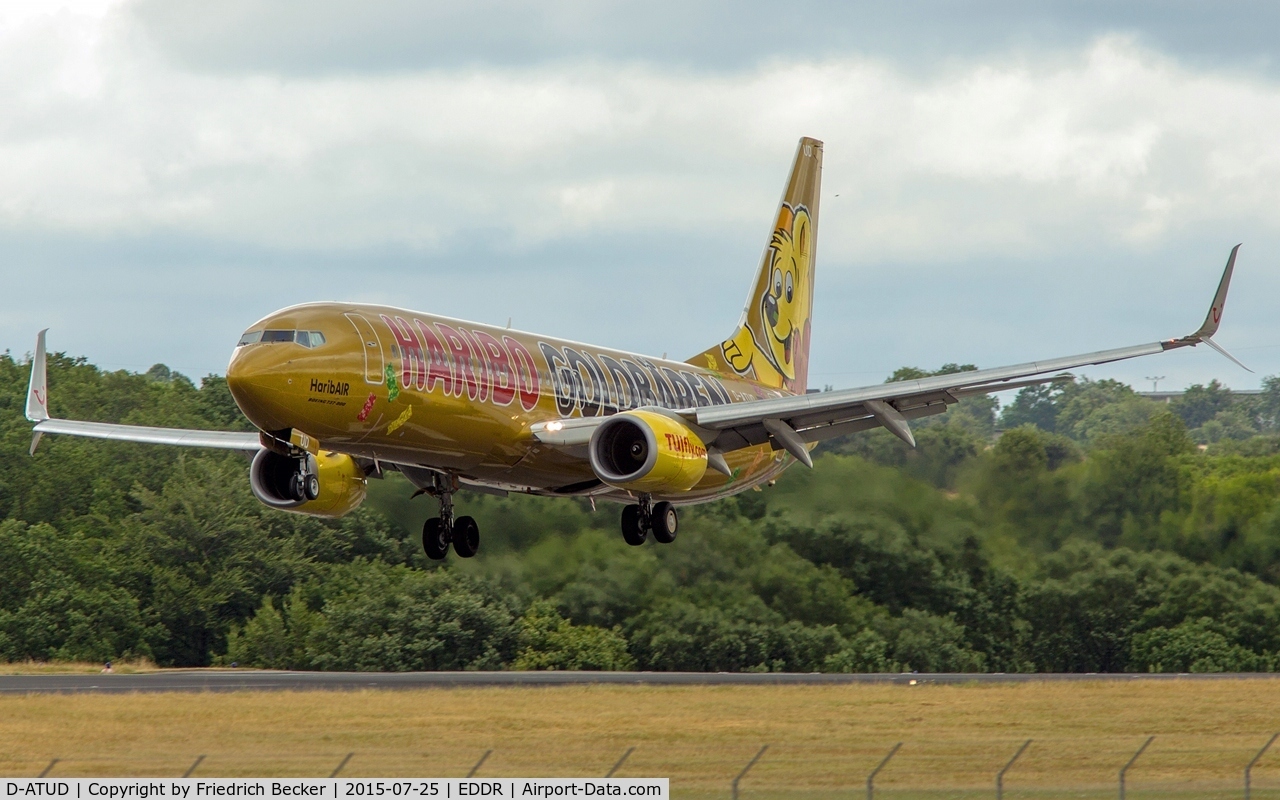 D-ATUD, 2006 Boeing 737-8K5 C/N 34685, moments prior touchdown