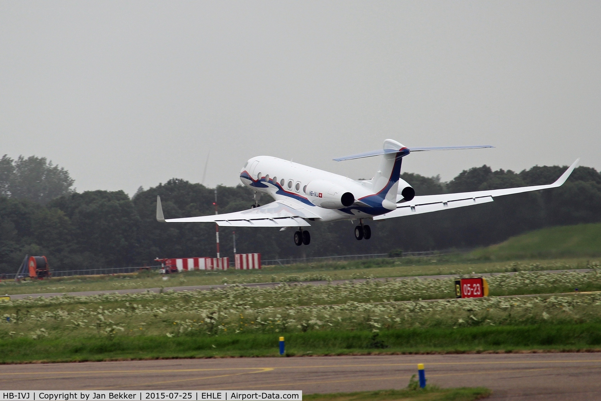 HB-IVJ, 2013 Gulfstream Aerospace G650 (G-VI) C/N 6062, Leaving Lelystad Airport in its new livery,