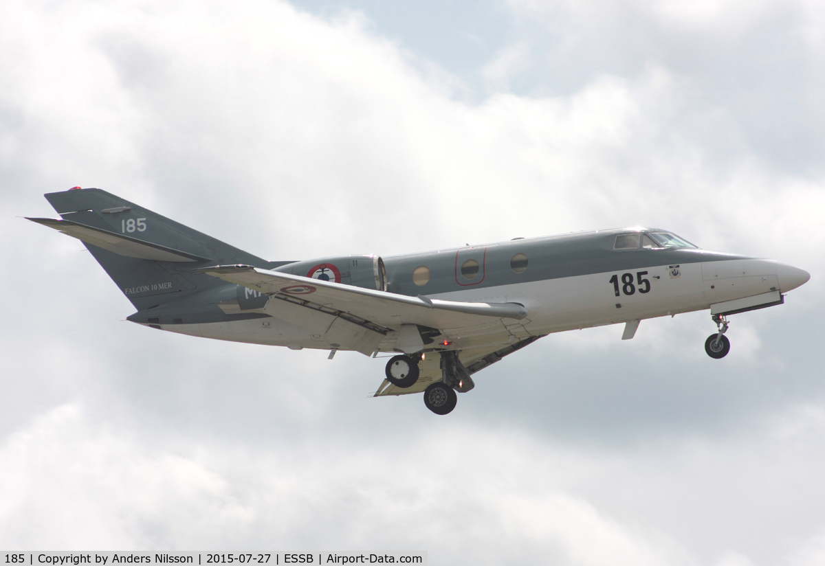 185, Dassault Falcon 10MER C/N 185, On short final runway 30.