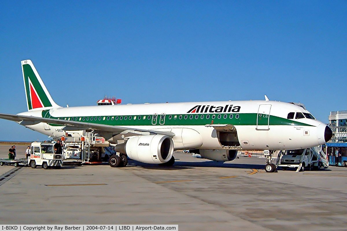 I-BIKD, 2001 Airbus A320-214 C/N 1457, Airbus A320-214 (Alitalia) Bari-Palese Macchie~I 14/07/2004