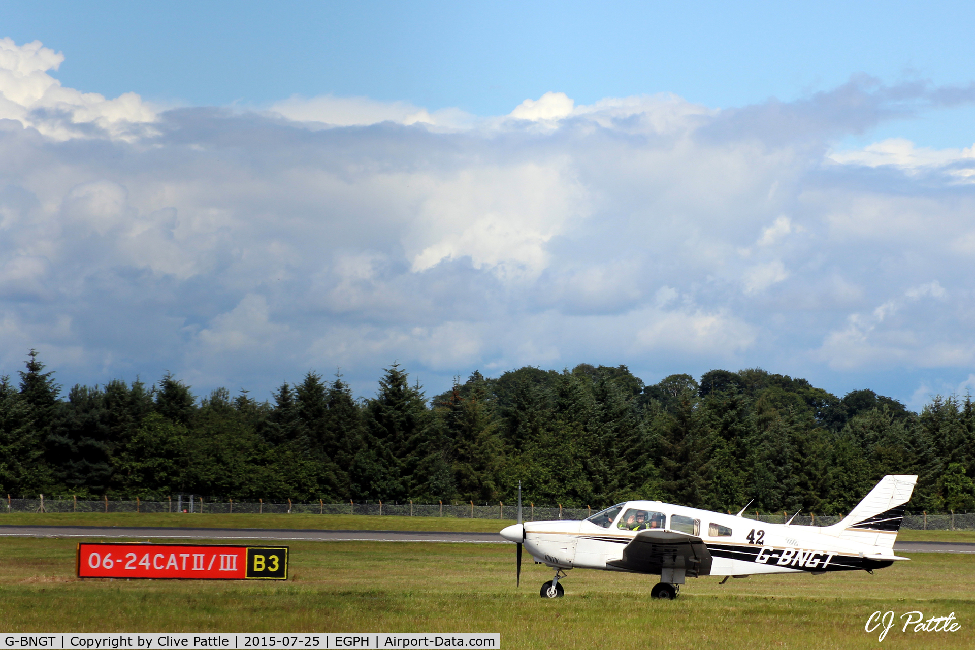 G-BNGT, 1985 Piper PA-28-181 Cherokee Archer II C/N 28-8590036, In action at Edinburgh EGPH