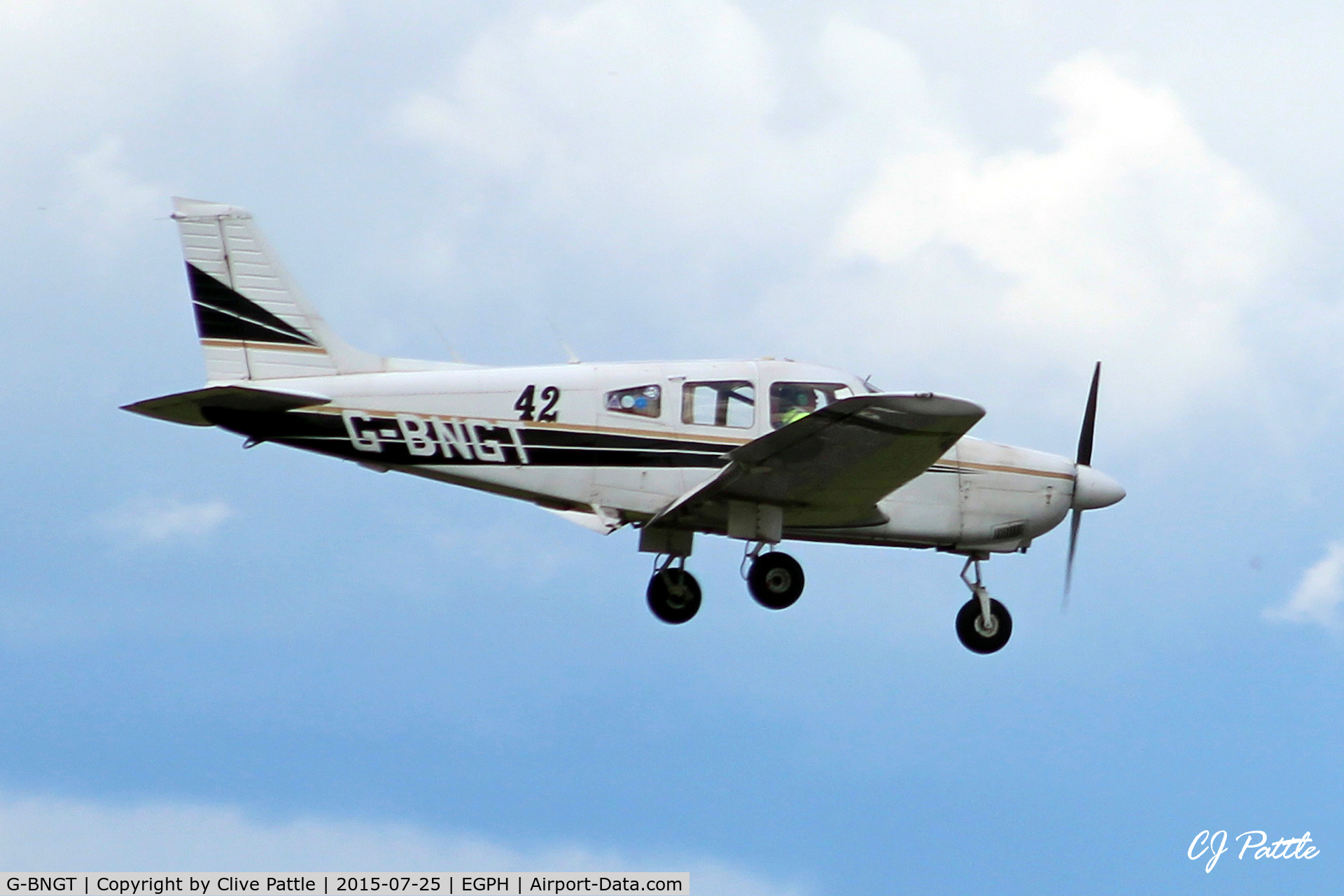 G-BNGT, 1985 Piper PA-28-181 Cherokee Archer II C/N 28-8590036, Landing action at Edinburgh EGPH