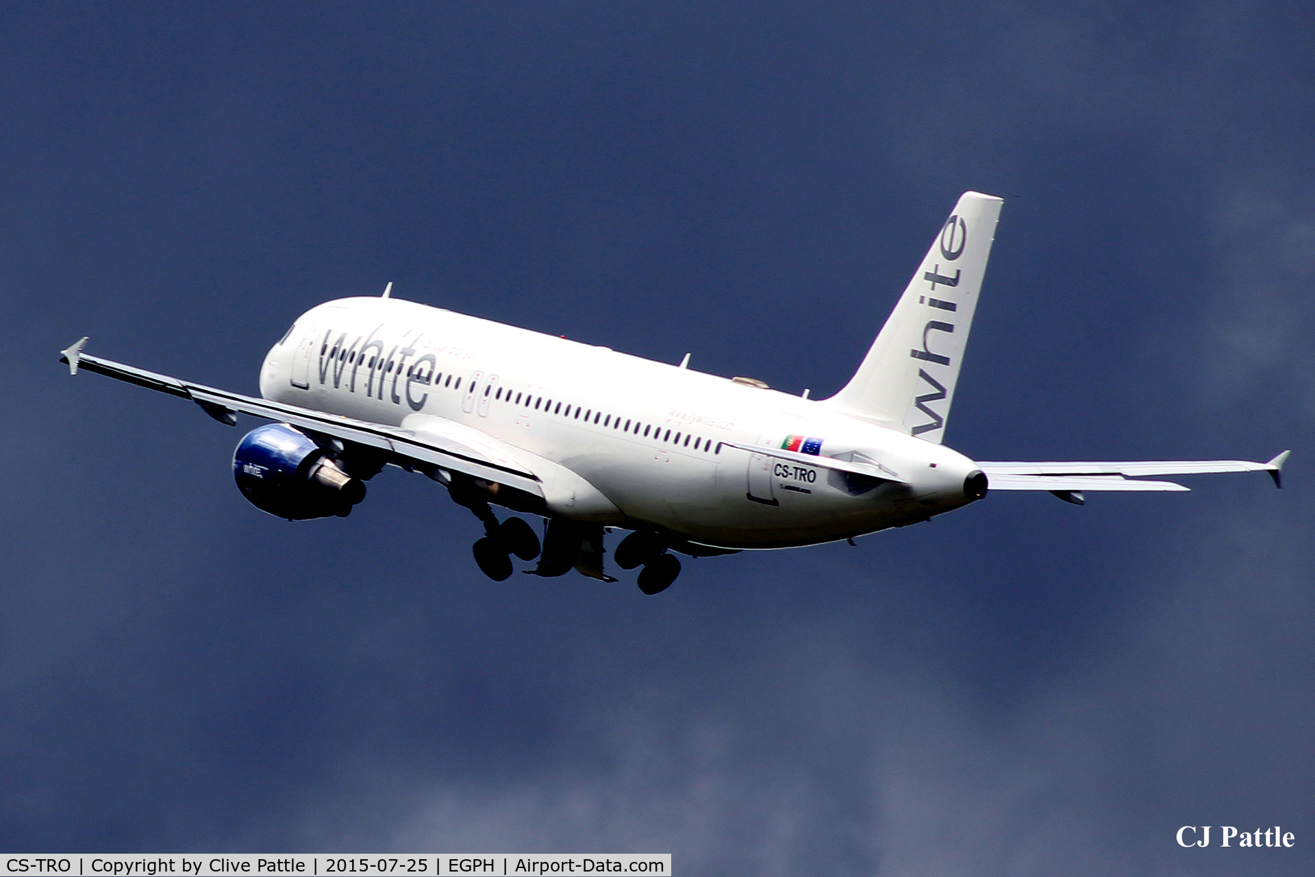 CS-TRO, 1995 Airbus A320-214 C/N 548, Climb away from Edinburgh EGPH