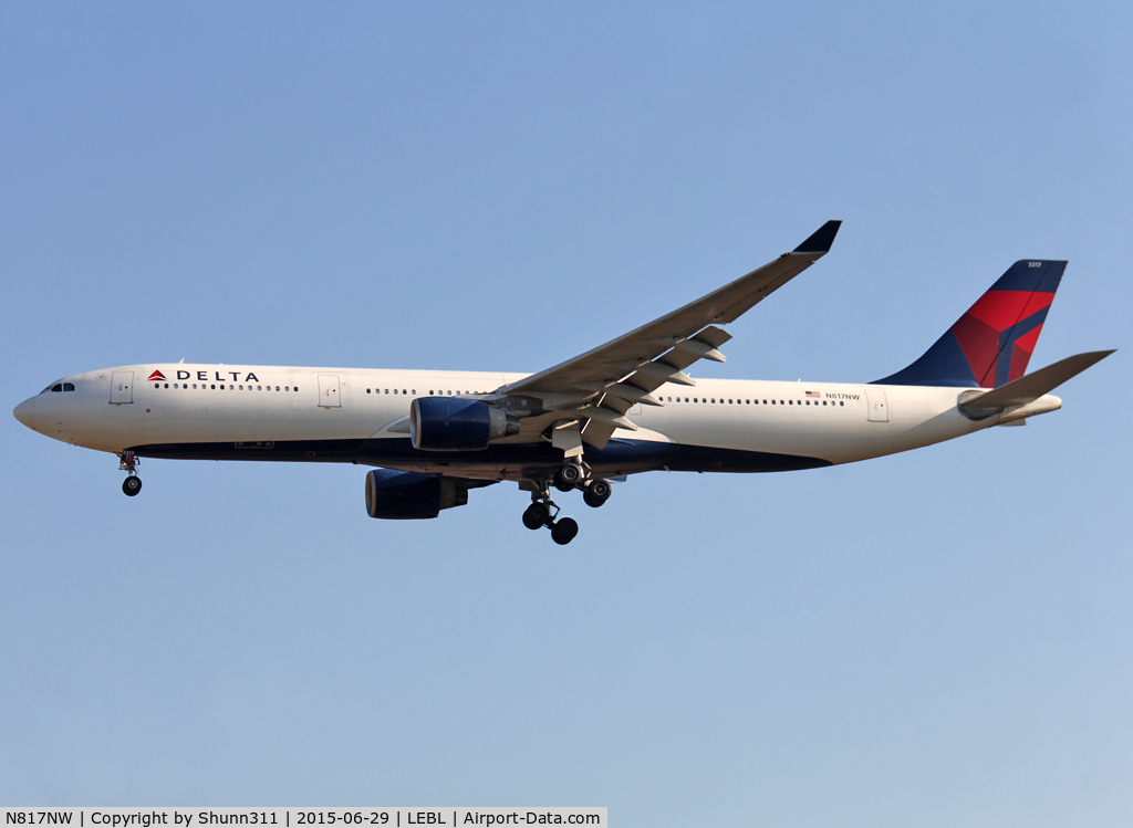 N817NW, 2007 Airbus A330-323 C/N 0843, Landing rwy 25R