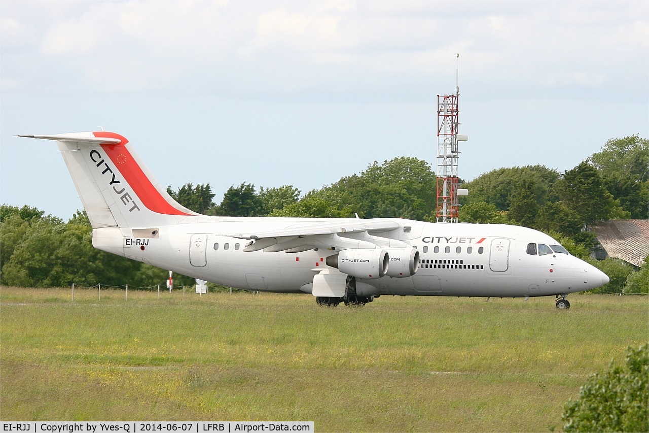 EI-RJJ, 1999 BAE Systems Avro 146-RJ85 C/N E.2347, British Aerospace Avro 146-RJ85, Taxiing to holding point rwy 25L, Brest-Bretagne airport (LFRB-BES)