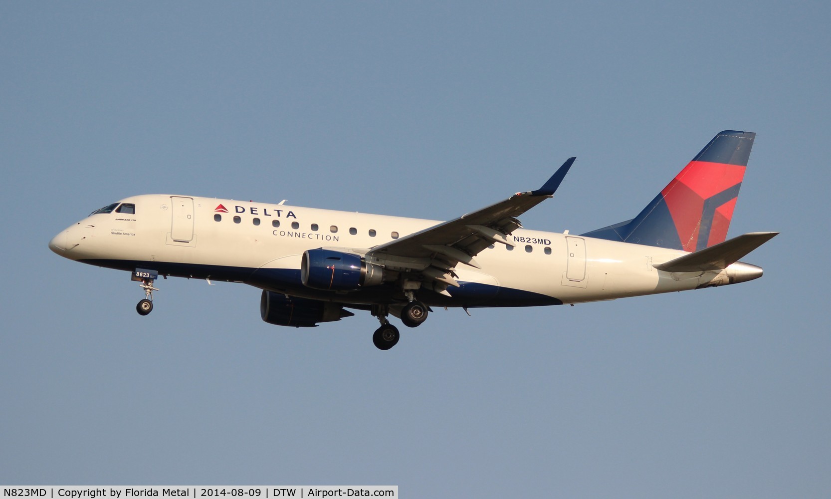 N823MD, 2005 Embraer 170SU (ERJ-170-100SU) C/N 17000044, Delta Connection