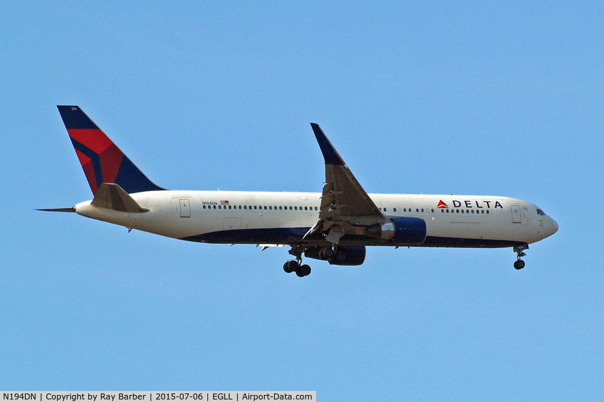 N194DN, 1997 Boeing 767-332 C/N 28451, Boeing 767-332ER [28451] (Delta Air Lines) Home~G 06/07/2015. On approach 27L.