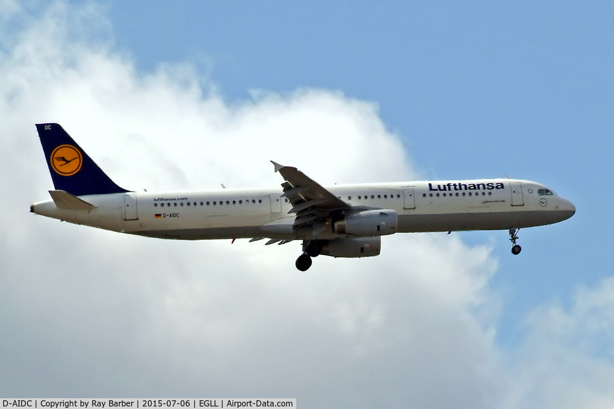 D-AIDC, 2010 Airbus A321-231 C/N 4560, Airbus A321-231 [4560] (Lufthansa) Home~G 06/07/2015. On approach 27L.