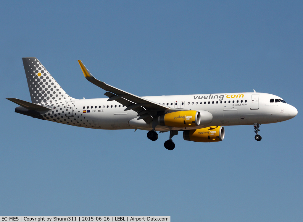 EC-MES, 2015 Airbus A320-232 C/N 6518, Landing rwy 25R