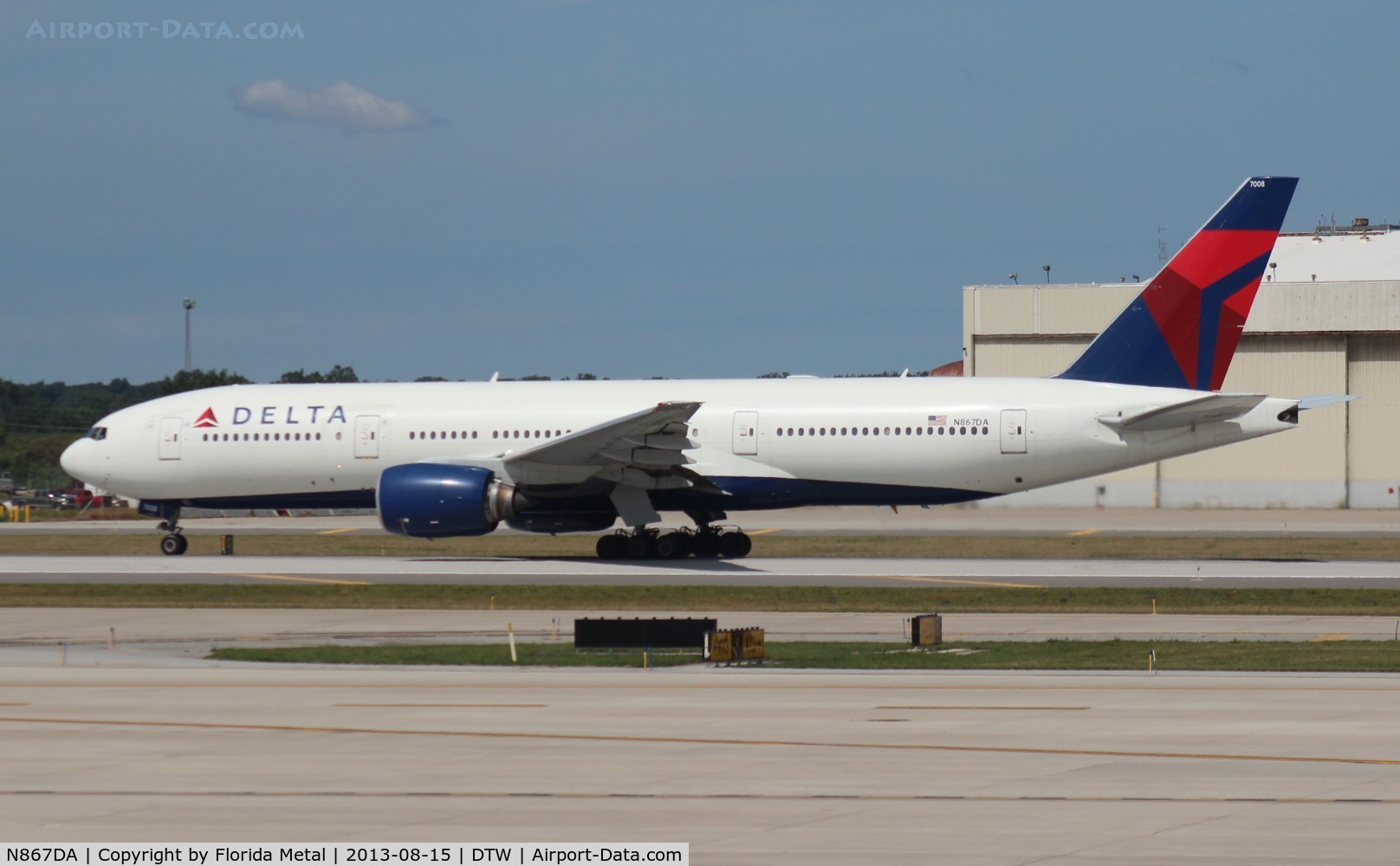 N867DA, 2002 Boeing 777-232 C/N 29743, Delta