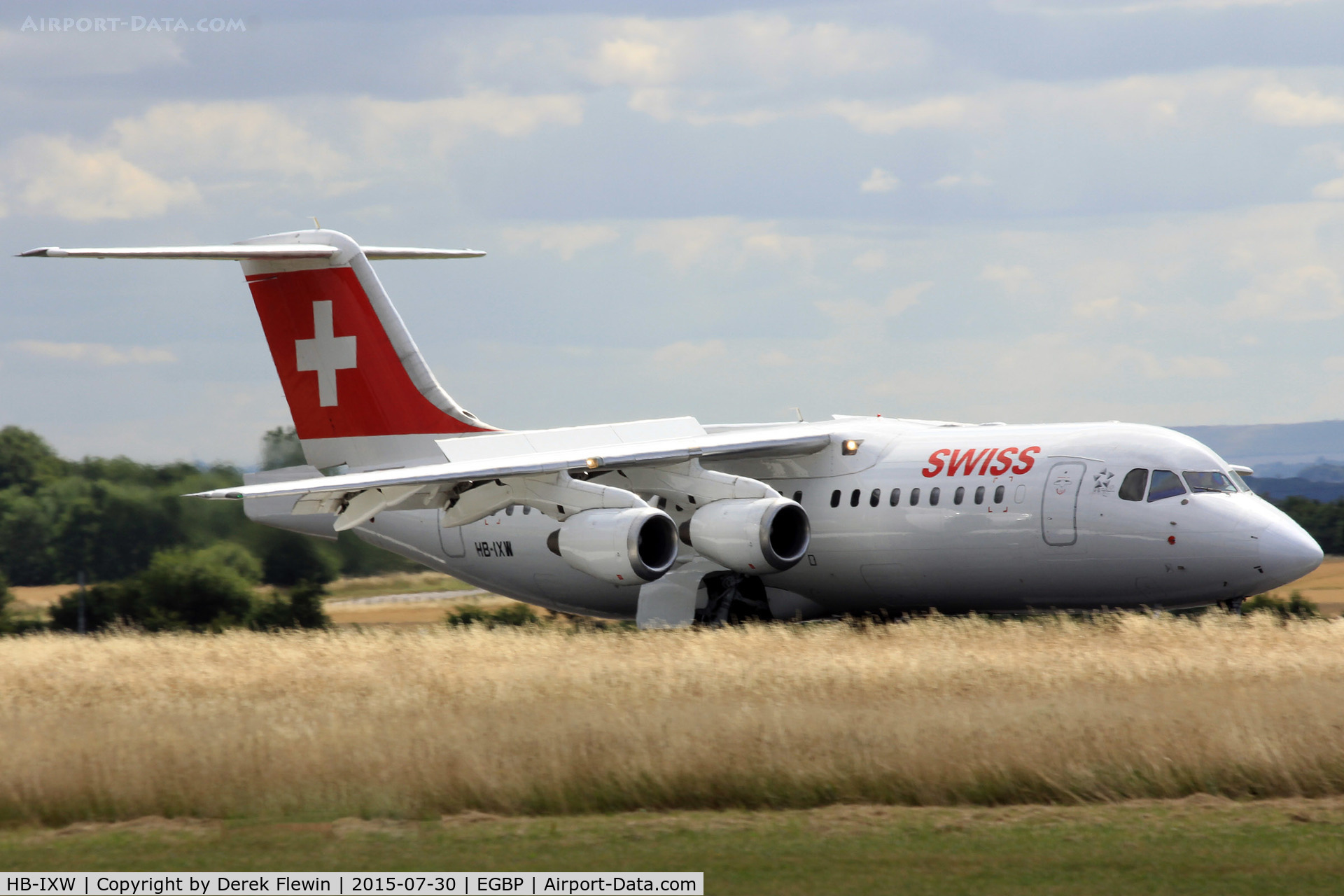 HB-IXW, 1995 British Aerospace Avro 146-RJ100 C/N E3272, Avro 146-RJ100, Swiss International Air Lines, Zurich based, previously G-6-272, seen landing on runway 26.