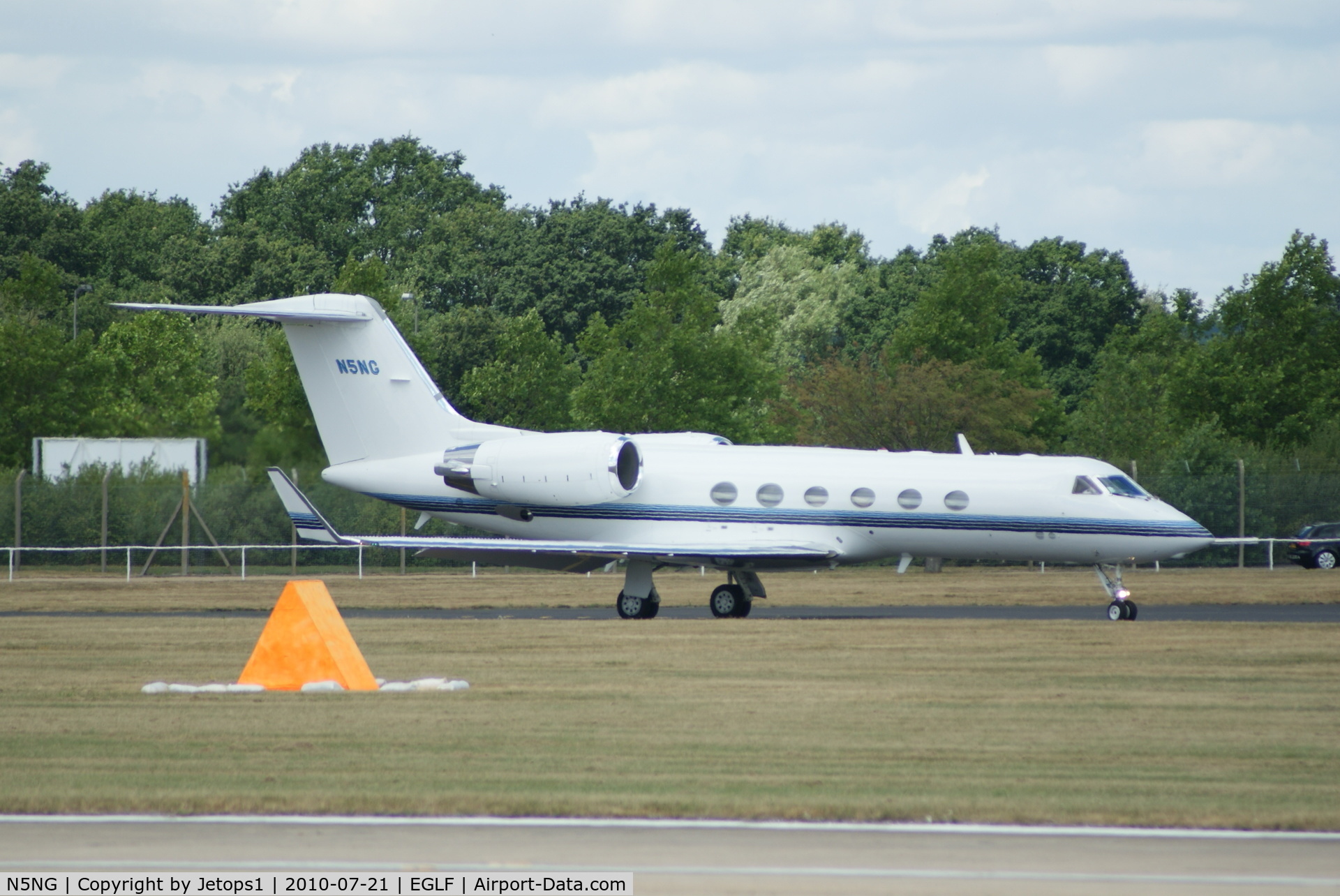 N5NG, 2002 Gulfstream Aerospace G-IV C/N 1485, Parked at Fboro airshow