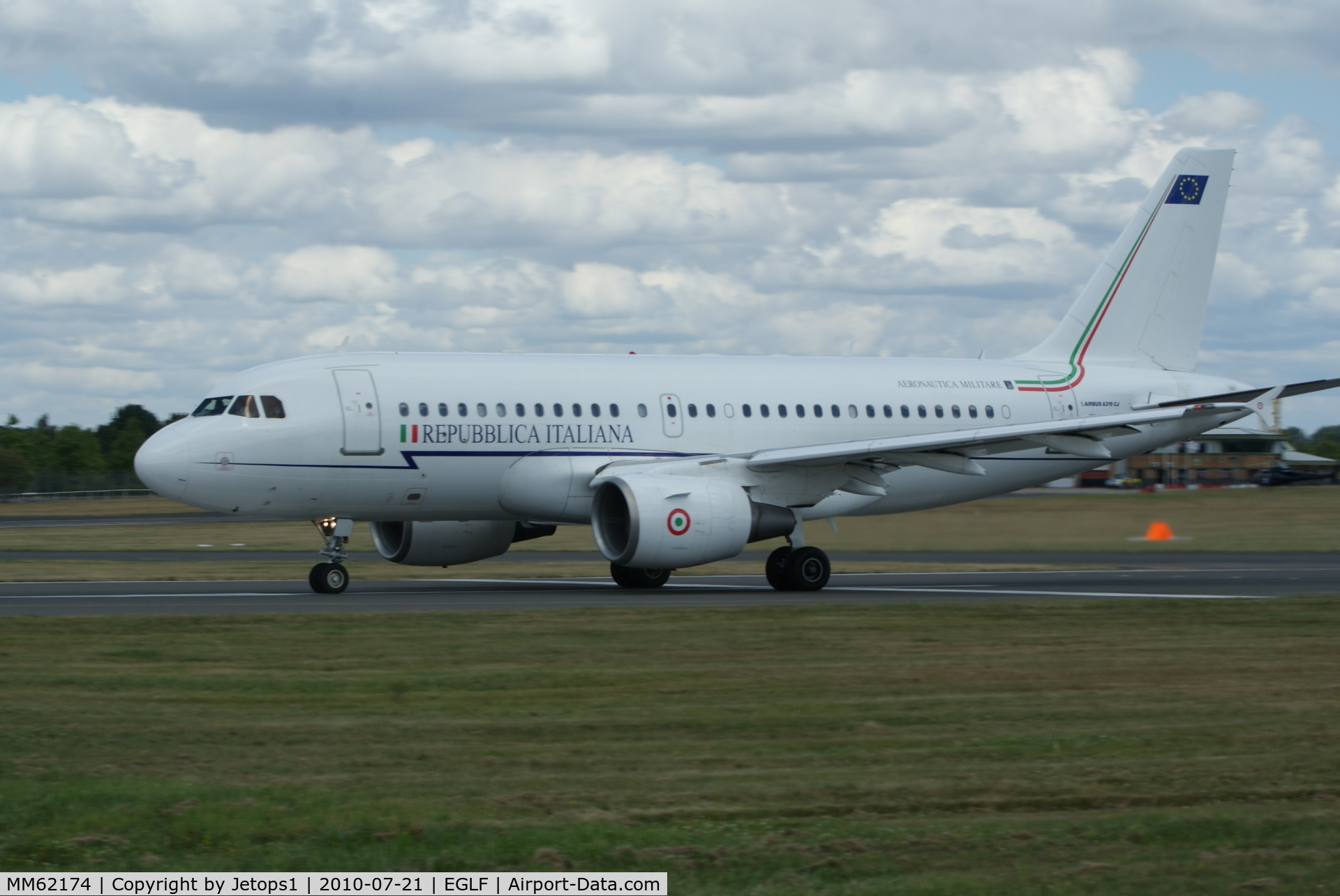 MM62174, 2000 Airbus ACJ319 (A319-115/CJ) C/N 1157, Departing Fboro for flight display
