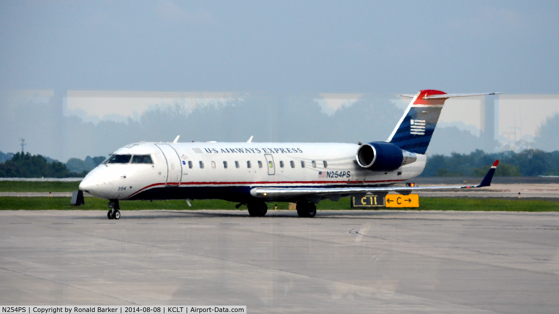 N254PS, 2004 Bombardier CRJ-200ER (CL-600-2B19) C/N 7935, Taxi CLT