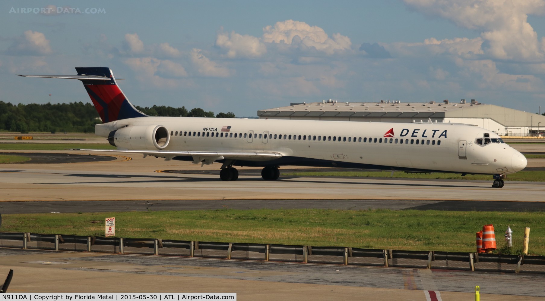 N911DA, 1995 McDonnell Douglas MD-90-30 C/N 53391, Delta