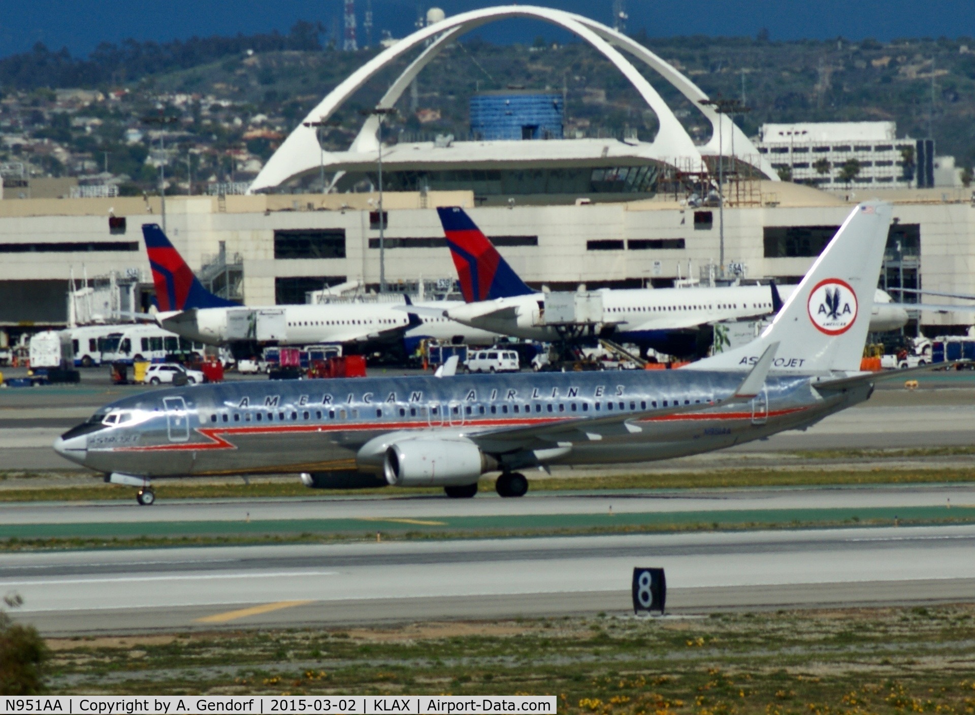 N951AA, 2000 Boeing 737-823 C/N 29538, American Airlines (Astrojet / Retro livery), seen here shortly after arrival at Los Angeles Int'l(KLAX)