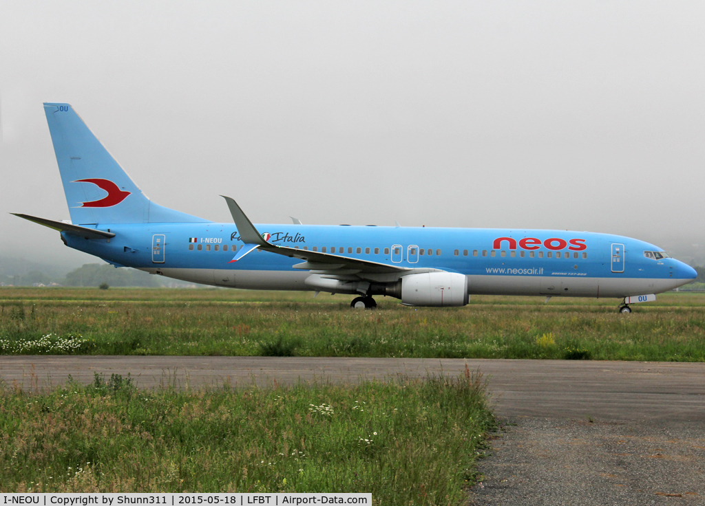 I-NEOU, 2002 Boeing 737-86N C/N 29887, Taxiing to the Terminal in blended scimitar winglets...