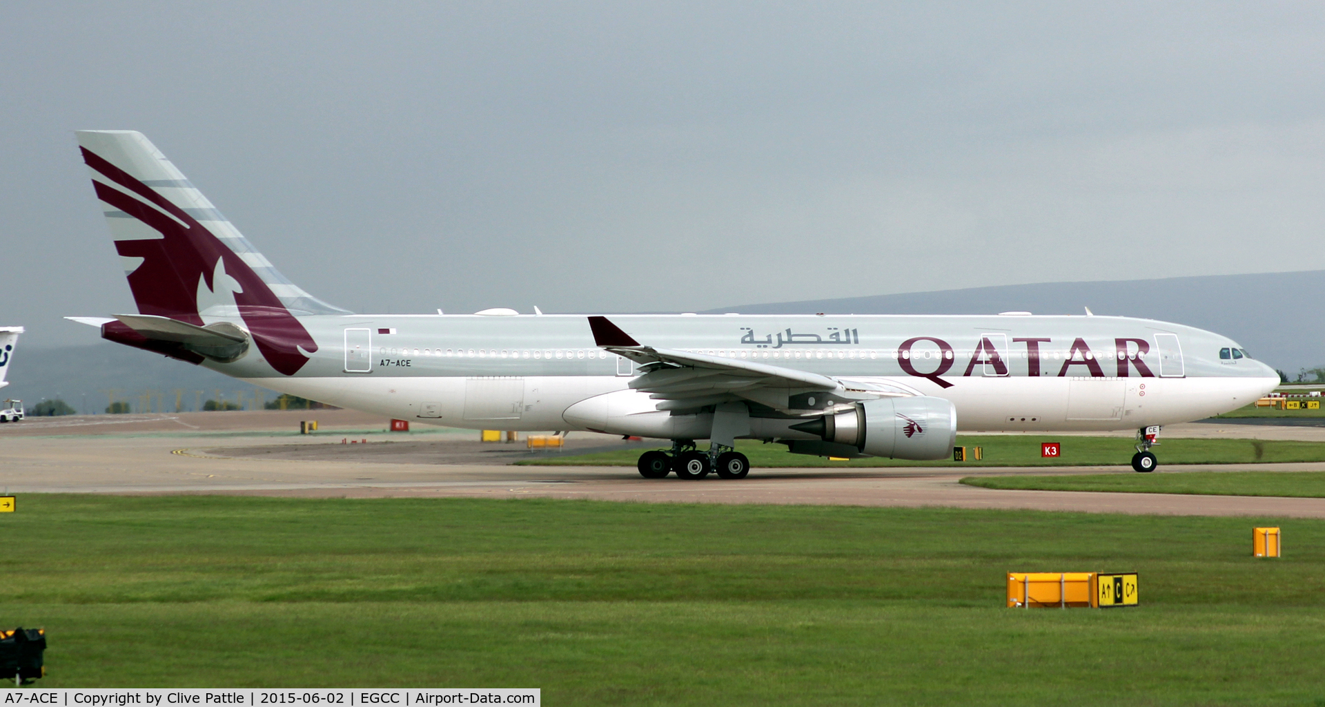 A7-ACE, 2004 Airbus A330-203 C/N 571, In action at Manchester Airport EGCC