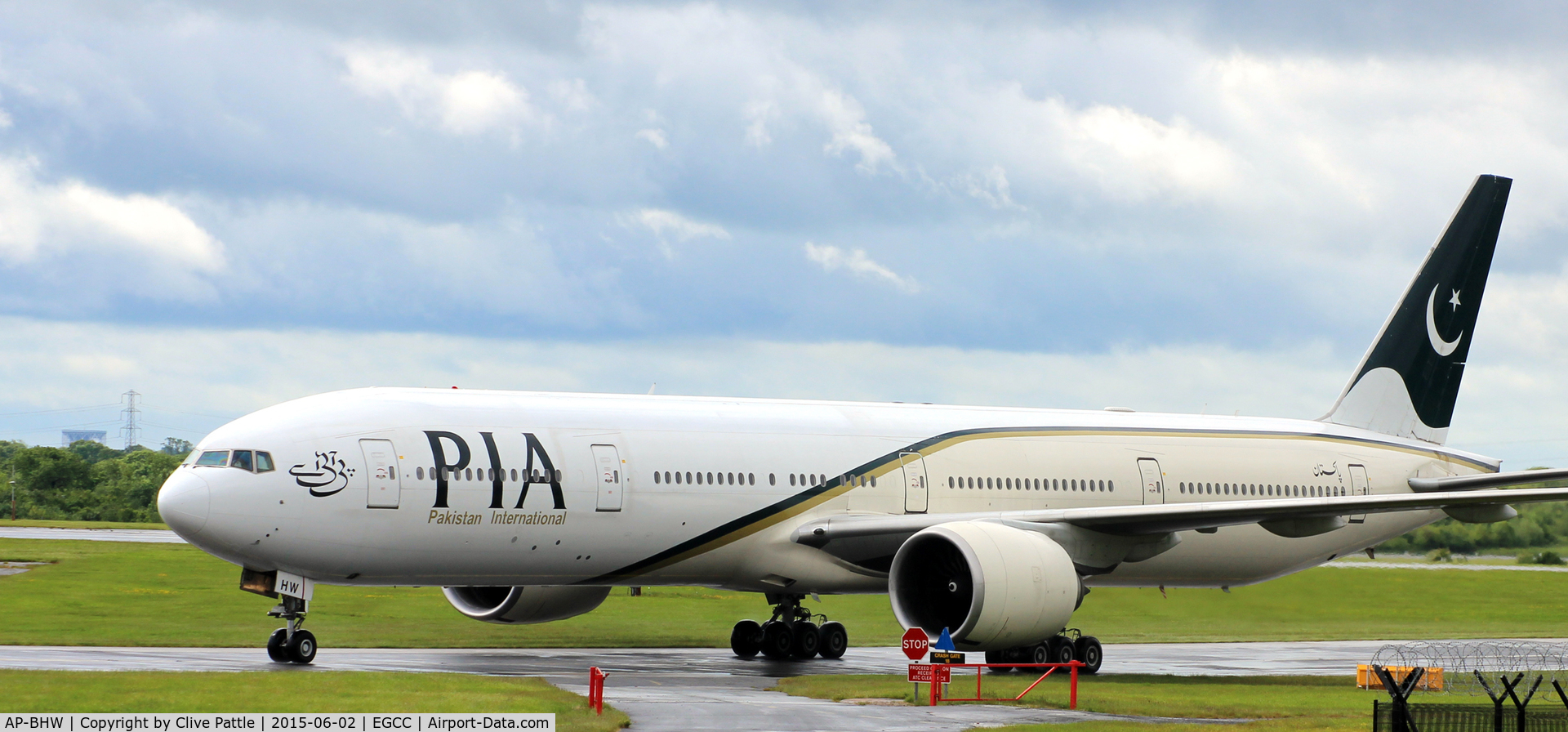 AP-BHW, 2007 Boeing 777-340/ER C/N 33779, Heading for the gates after arrival at Manchester Airport EGCC