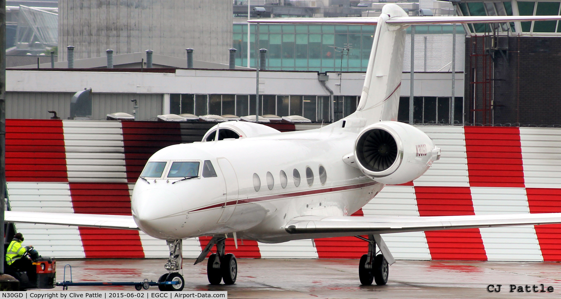 N30GD, Gulfstream Aerospace G-IV C/N 1228, In action at Manchester Airport EGCC