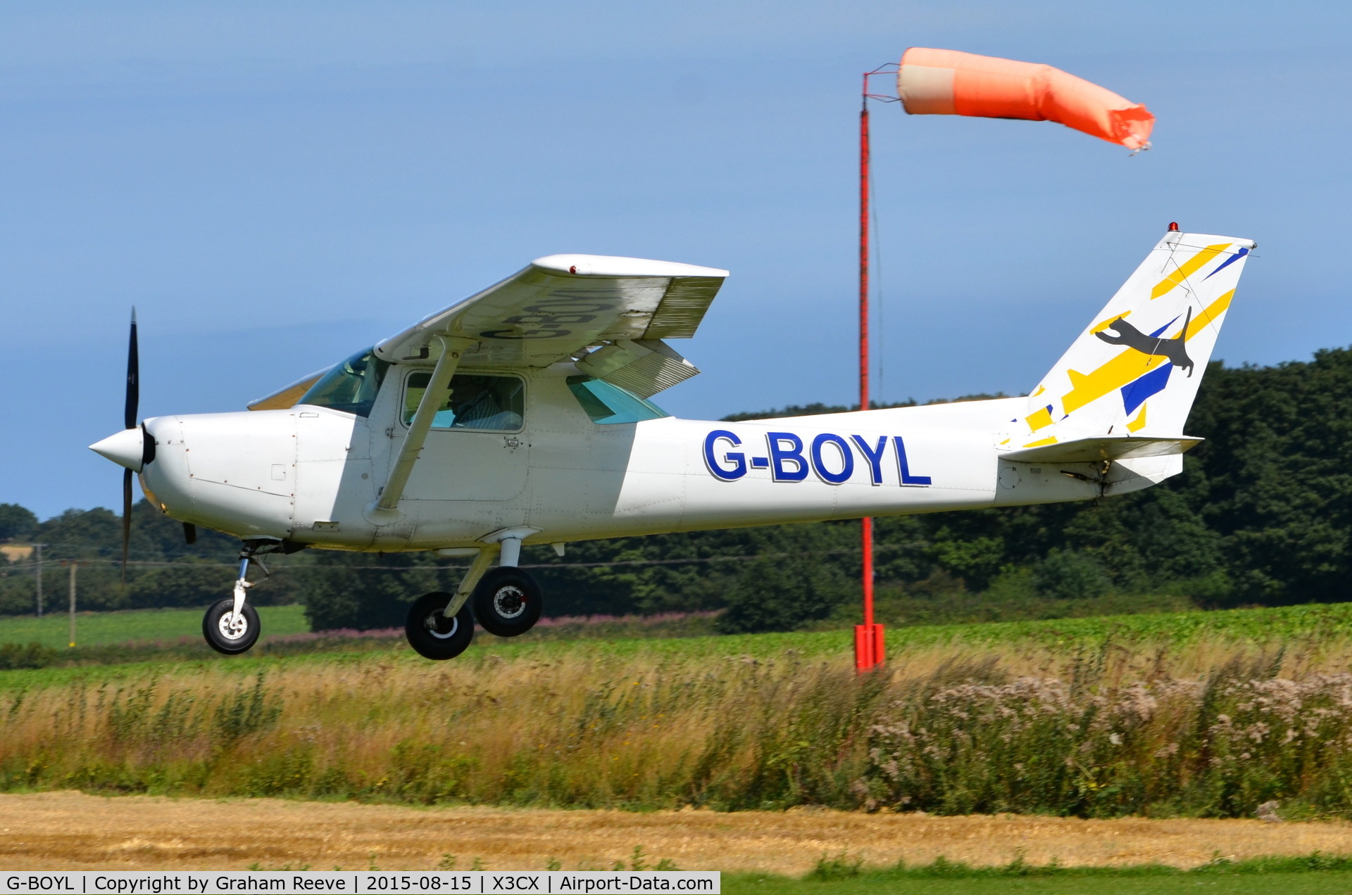 G-BOYL, 1980 Cessna 152 C/N 152-84379, Landing at Northrepps.