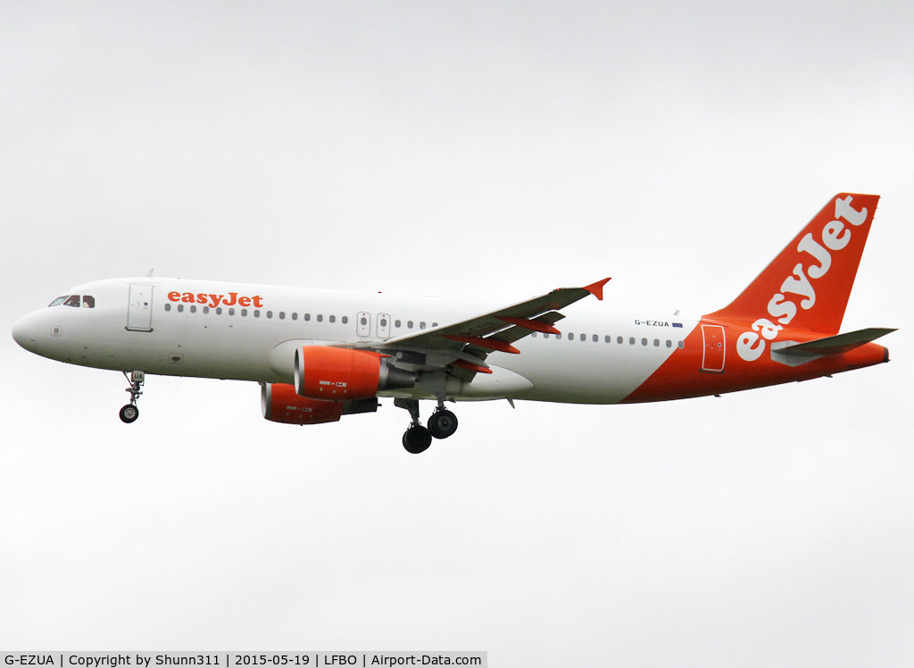 G-EZUA, 2011 Airbus A320-214 C/N 4588, Manding rwy 32L in interim c/s