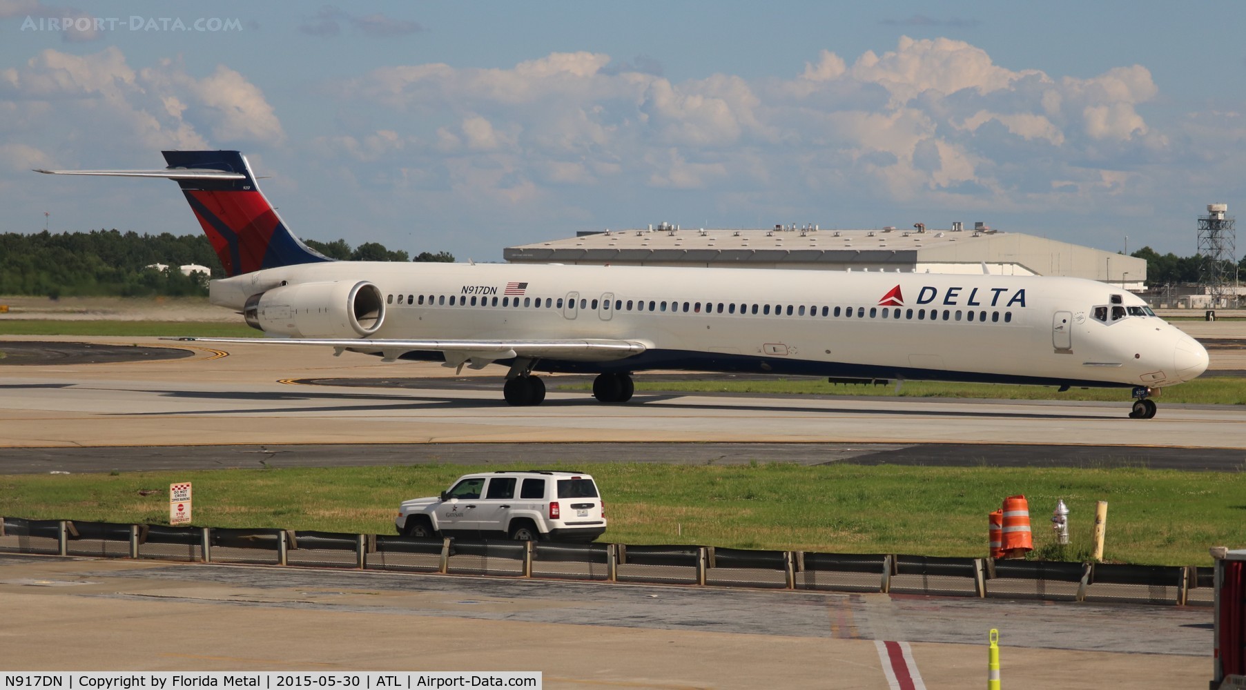 N917DN, 1996 McDonnell Douglas MD-90-30 C/N 53552, Delta