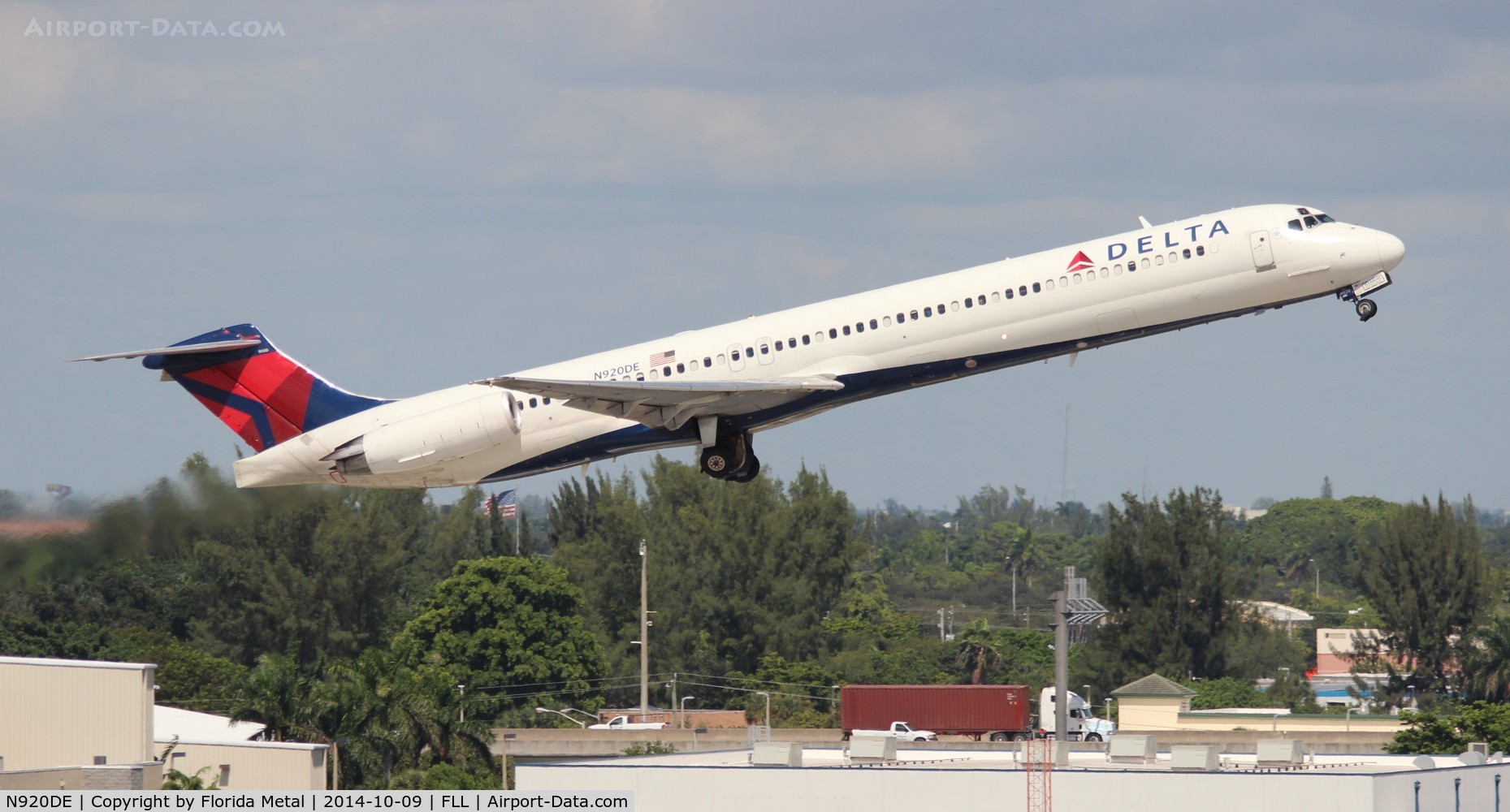 N920DE, 1993 McDonnell Douglas MD-88 C/N 53423, Delta