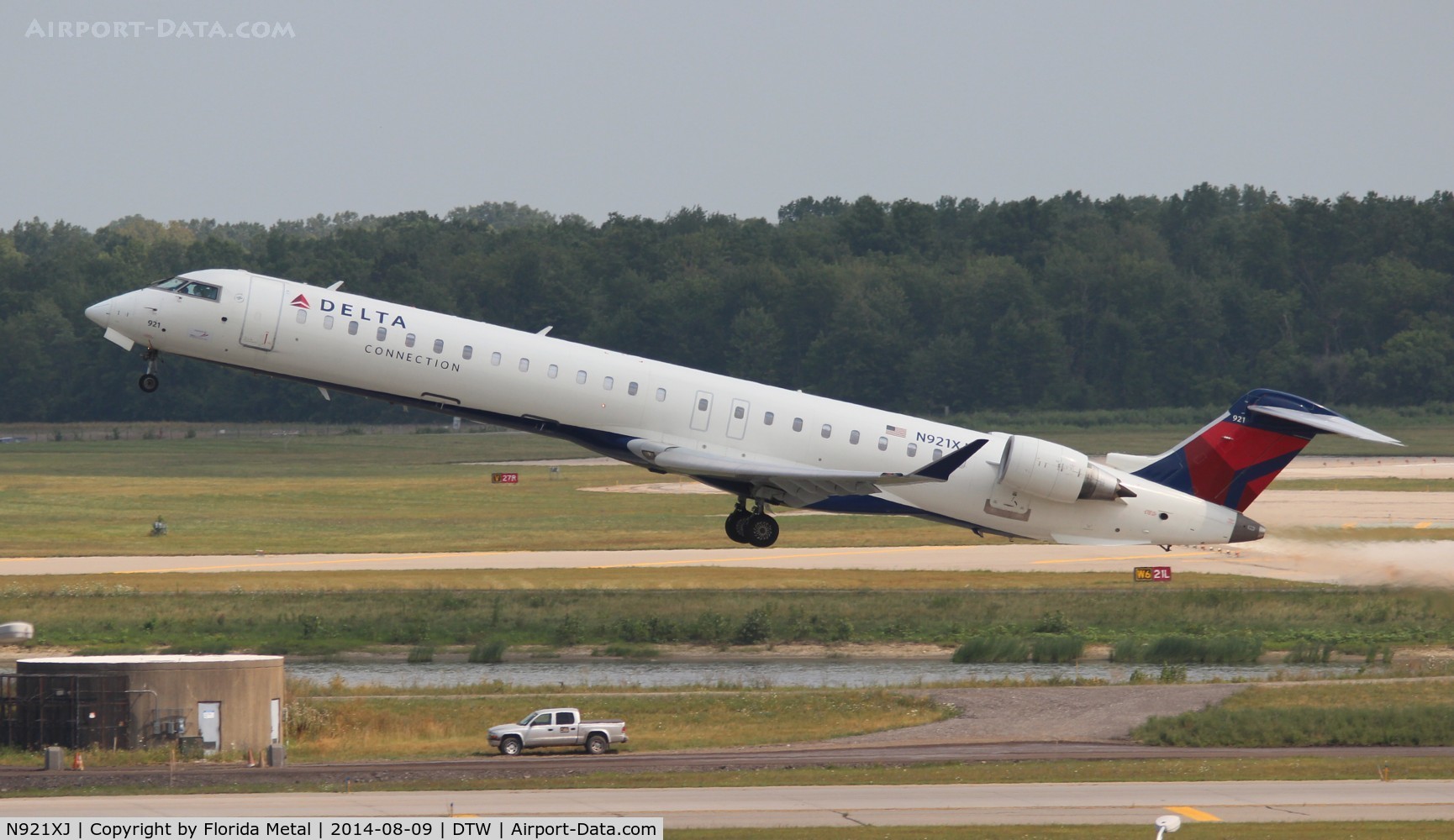 N921XJ, 2008 Bombardier CRJ-900ER (CL-600-2D24) C/N 15172, Delta Connection CRJ-900