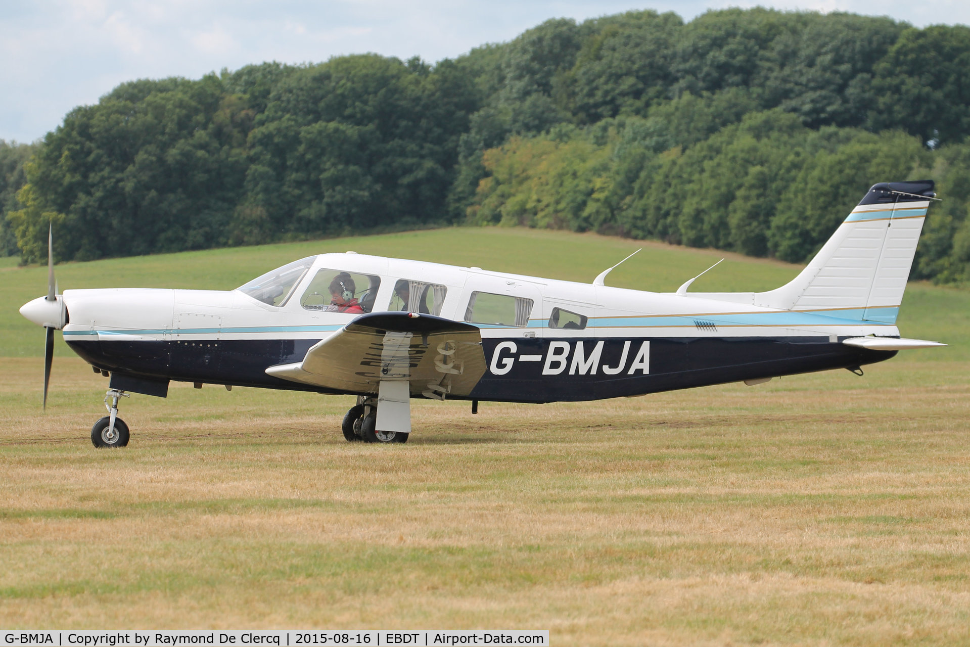 G-BMJA, 1981 Piper PA-32R-301 Saratoga SP C/N 32R-8113019, Arriving at the Oldtimer Fly-in Schaffen 2015.
