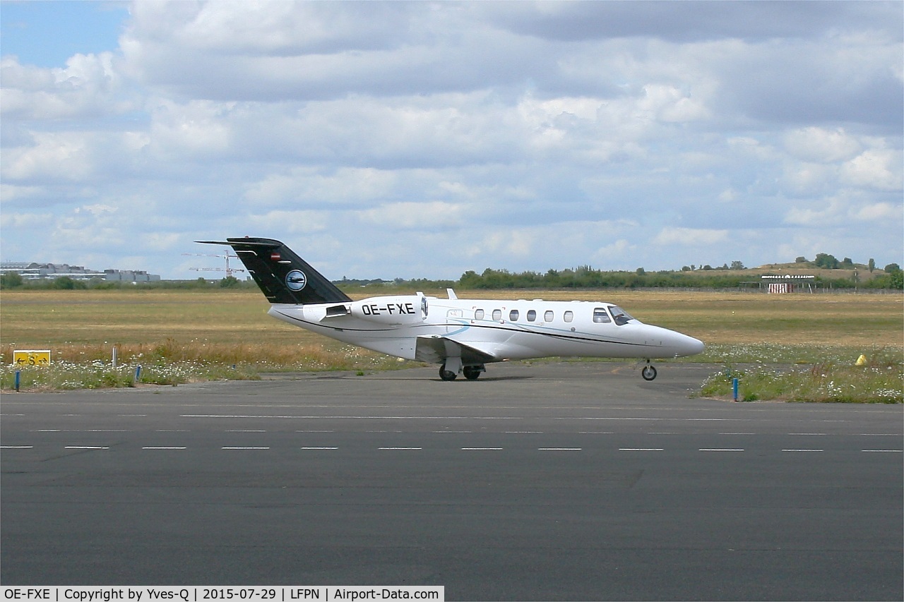 OE-FXE, 2001 Cessna 525A CitationJet CJ2 C/N 525A-0017, Cessna 525A CitationJet CJ2, Taxiing after landing rwy 25R Toussus-Le-Noble airport (LFPN-TNF)