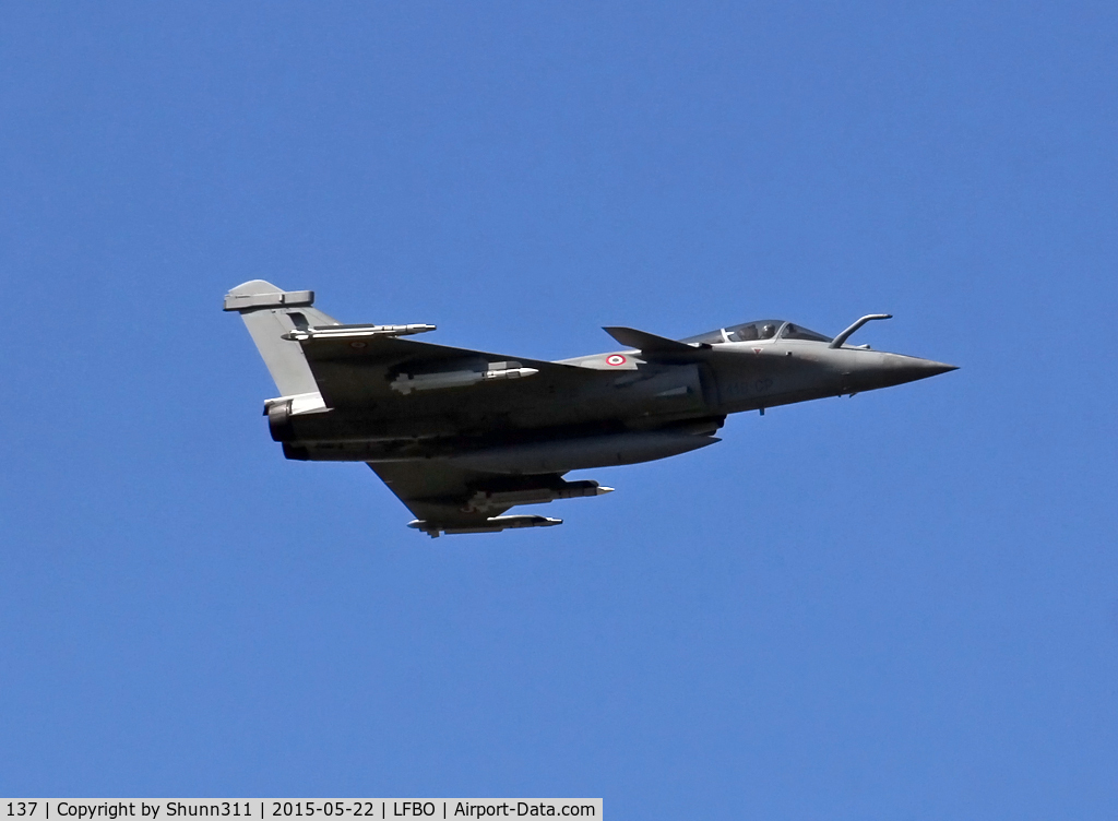 137, Dassault Rafale C C/N 137, Passing above rwy 32L for exercice...