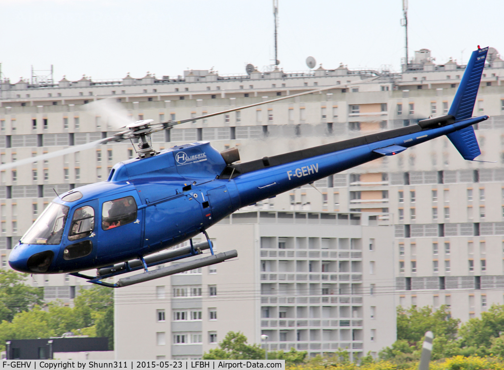 F-GEHV, Aerospatiale AS-350BA Ecureuil C/N 1454, Taking off for a new private first flight...