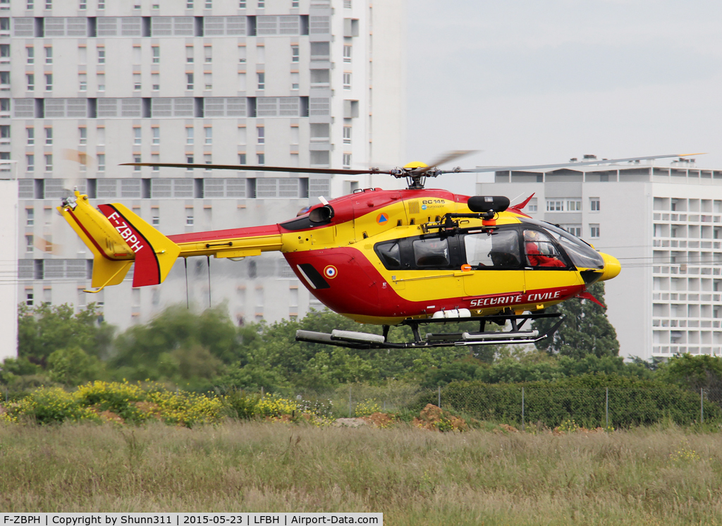 F-ZBPH, Eurocopter-Kawasaki EC-145 (BK-117C-2) C/N 9015, Arriving to his Home Base...
