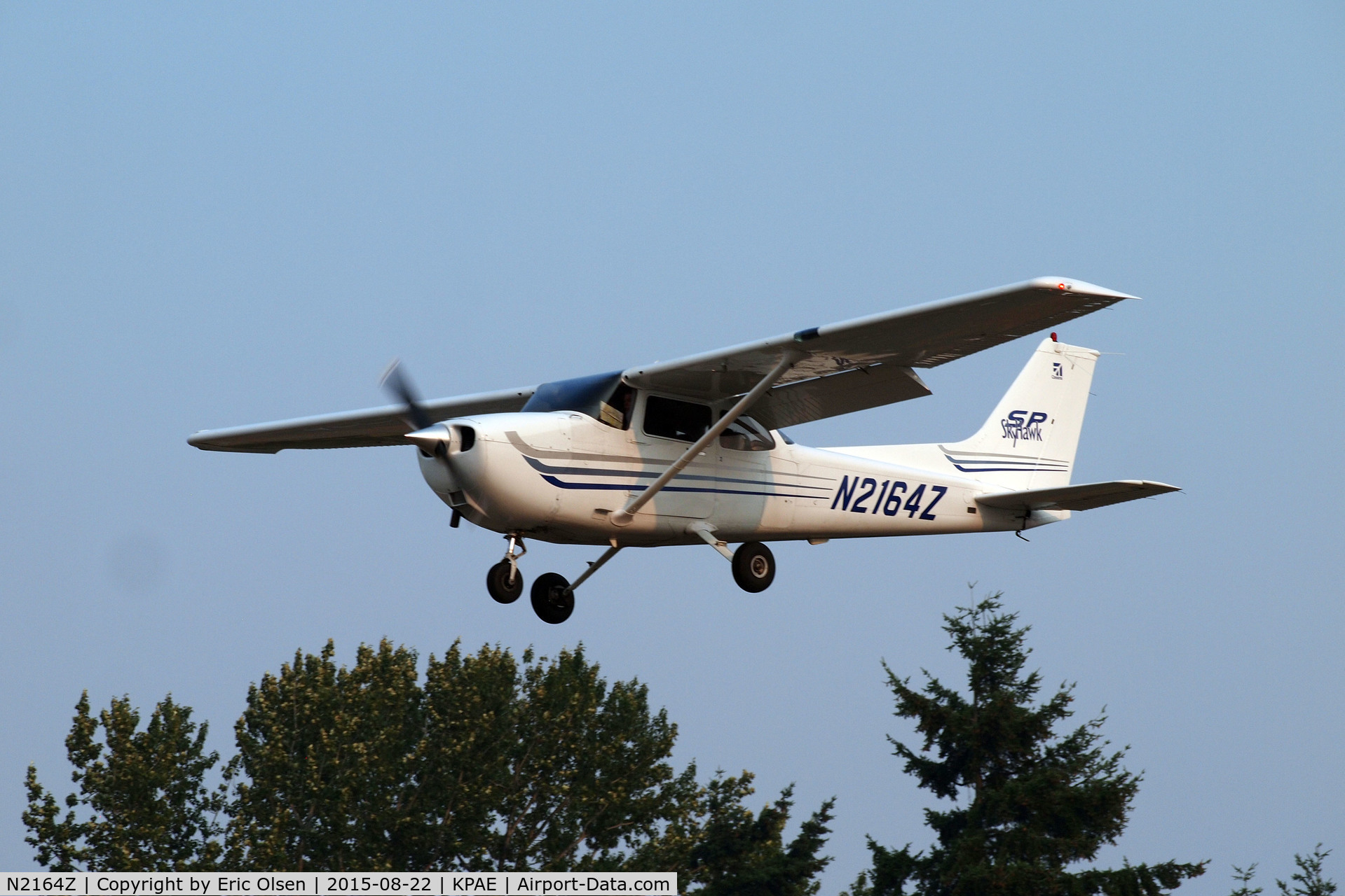 N2164Z, 2003 Cessna 172S C/N 172S9533, Cessna 172 about to land on 34R at Paine Field.