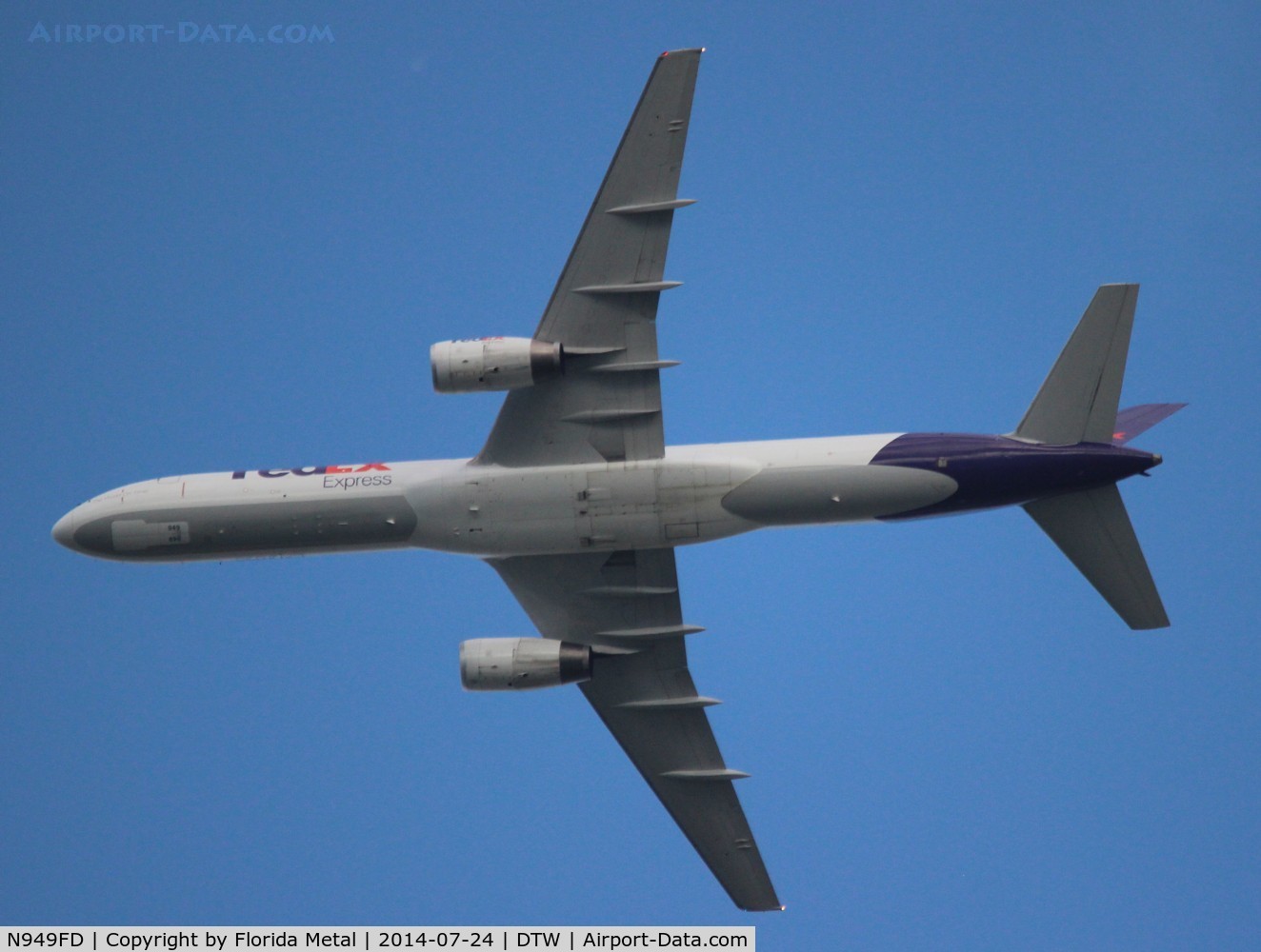 N949FD, 1991 Boeing 757-236 C/N 25060, Fed Ex inbound from MEM over Livonia Michigan at 6,000 ft