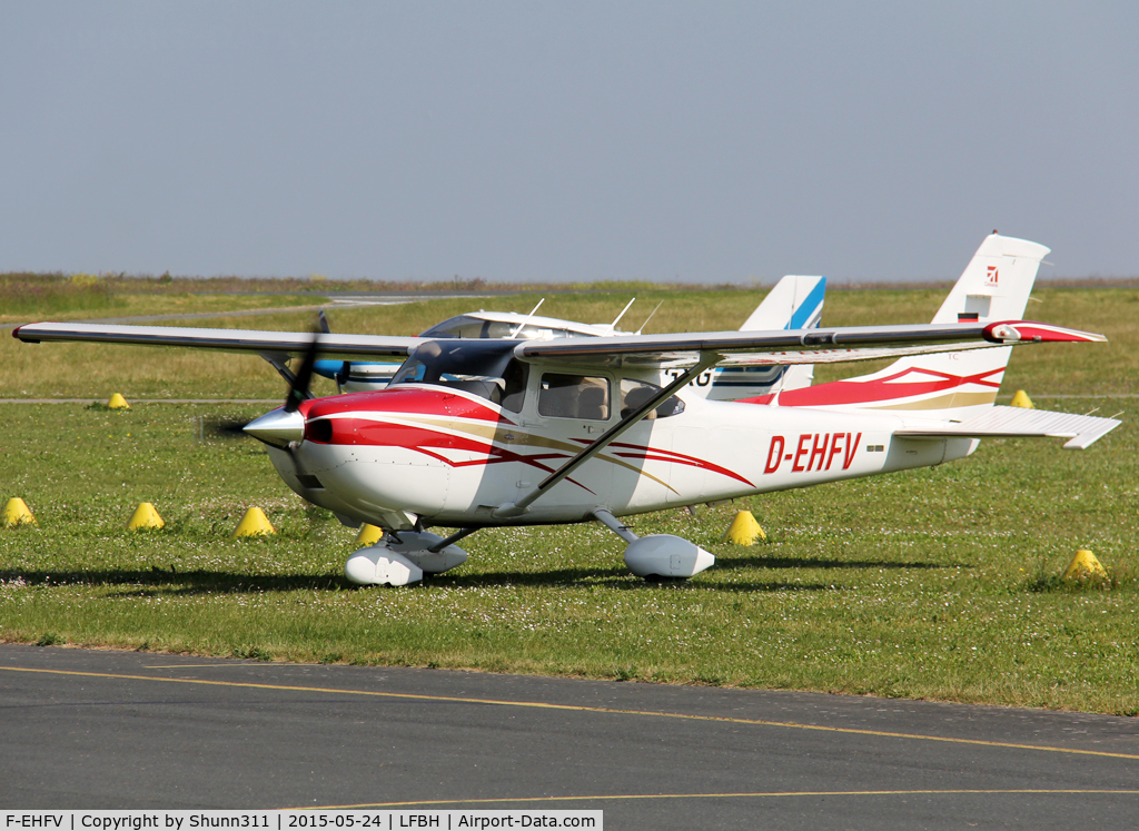 F-EHFV, 2007 Cessna T182T Turbo Skylane C/N T18208800, Taxiing for departure...