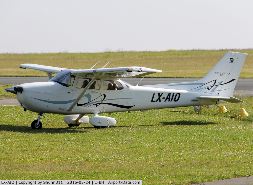 LX-AIO, Cessna 172S SP C/N 172S10722, Parked on the grass...