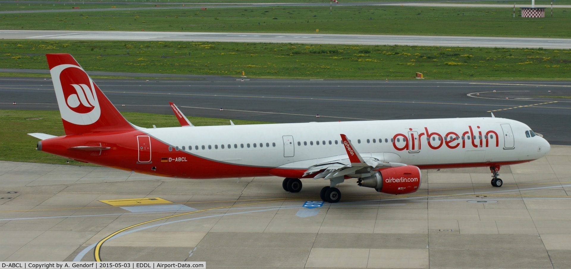 D-ABCL, 2014 Airbus A321-211 C/N 6168, Air Berlin, is here taxiing to the runway for departure at Düsseldorf Int'l(EDDL)