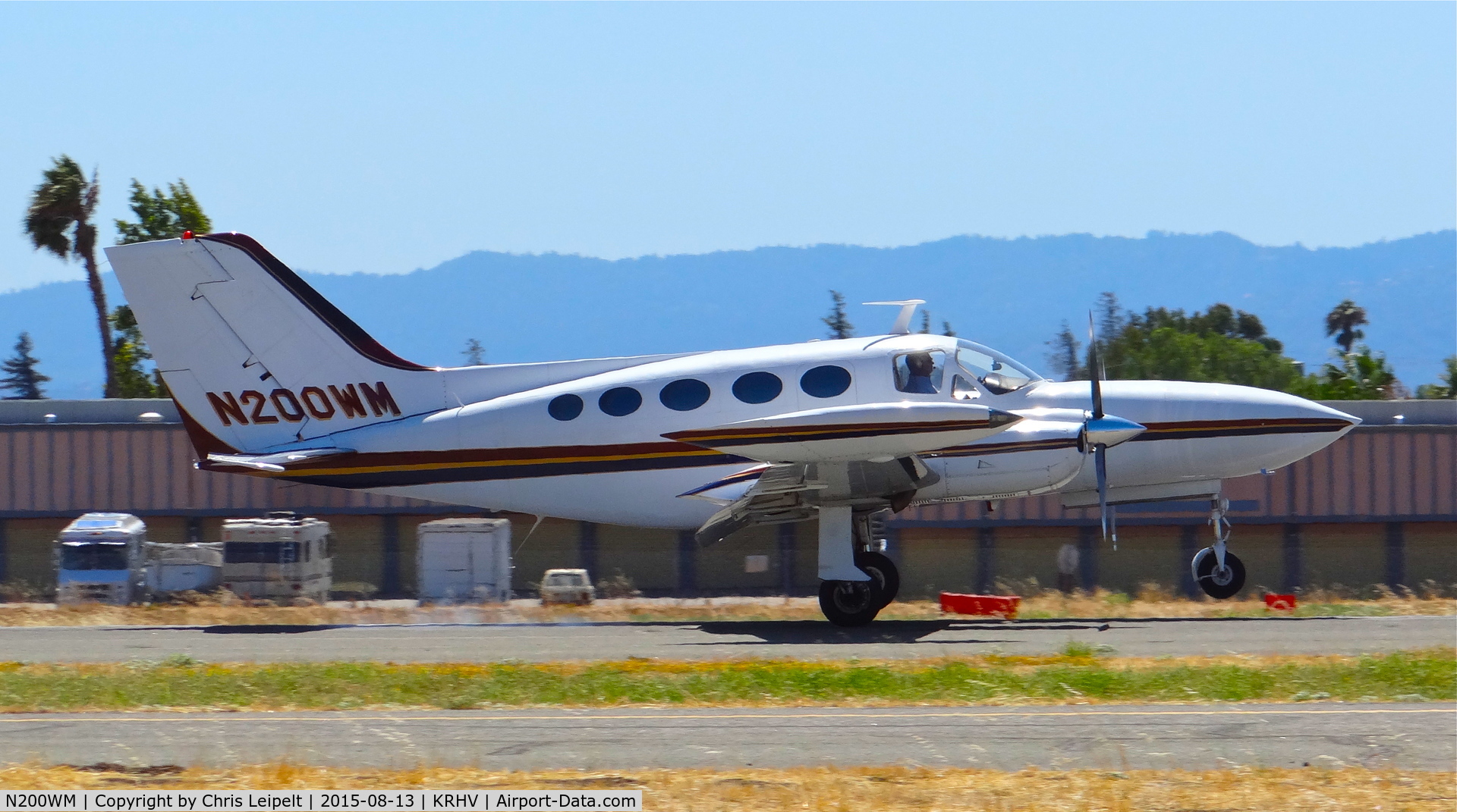 N200WM, 1972 Cessna 421B Golden Eagle C/N 421B0332, Locally-based 1972 Cessna 421B landing runway 31R at Reid Hillview Airport, San Jose, CA.