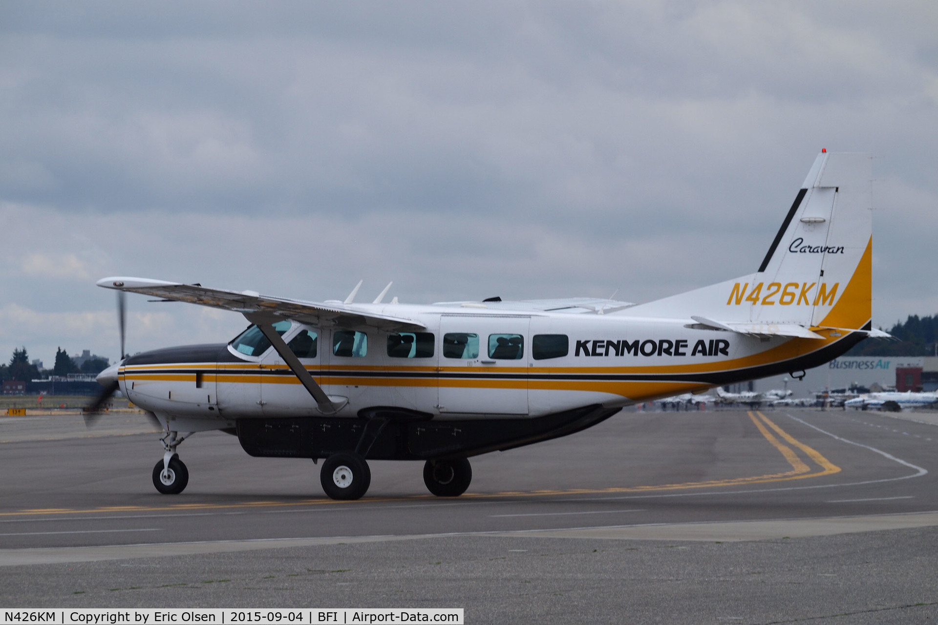N426KM, 1999 Cessna 208 C/N 20800306, 1999 Cessna 208 at BFI