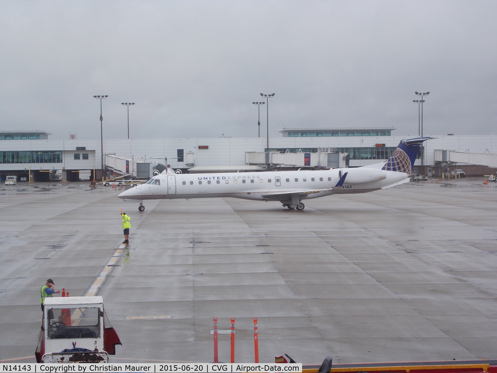 N14143, 2003 Embraer ERJ-145XR (EMB-145XR) C/N 145739, EMB-145XR Arriving at the gate