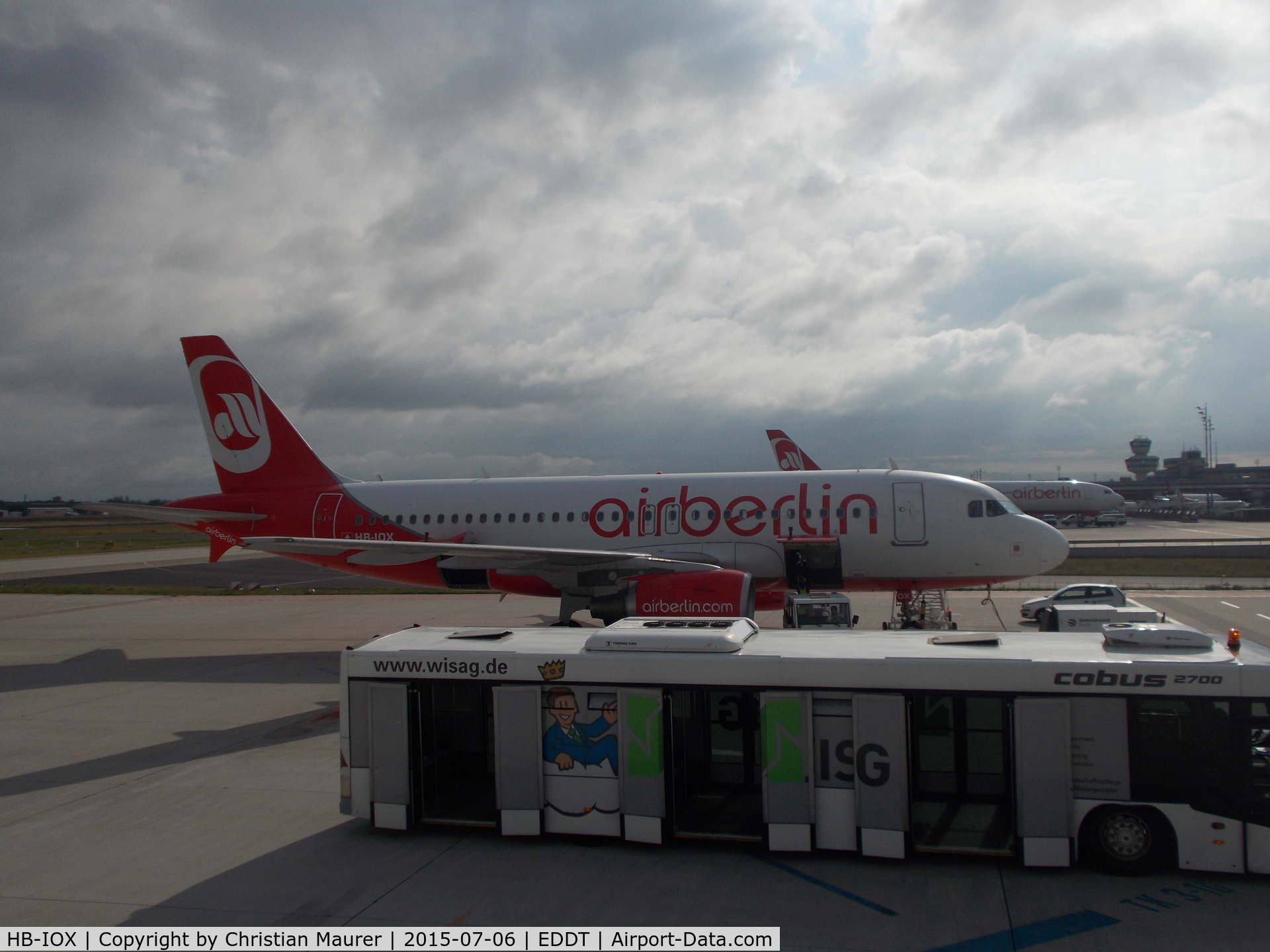 HB-IOX, 2008 Airbus A319-112 C/N 3604, Air Berlin A319 Parked