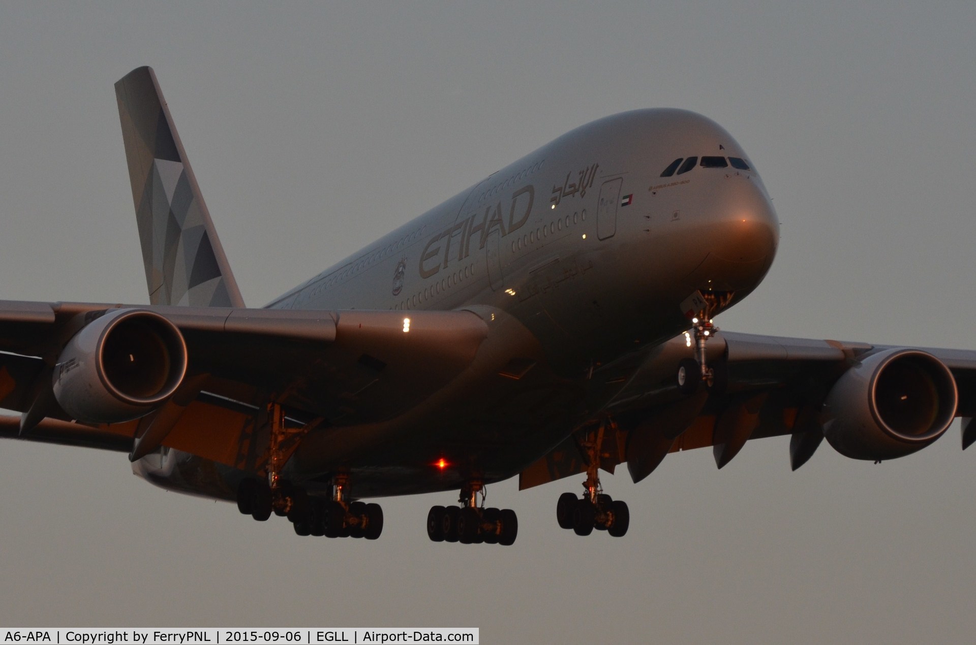 A6-APA, 2014 Airbus A380-861 C/N 166, Etihad A388 arriving late in London