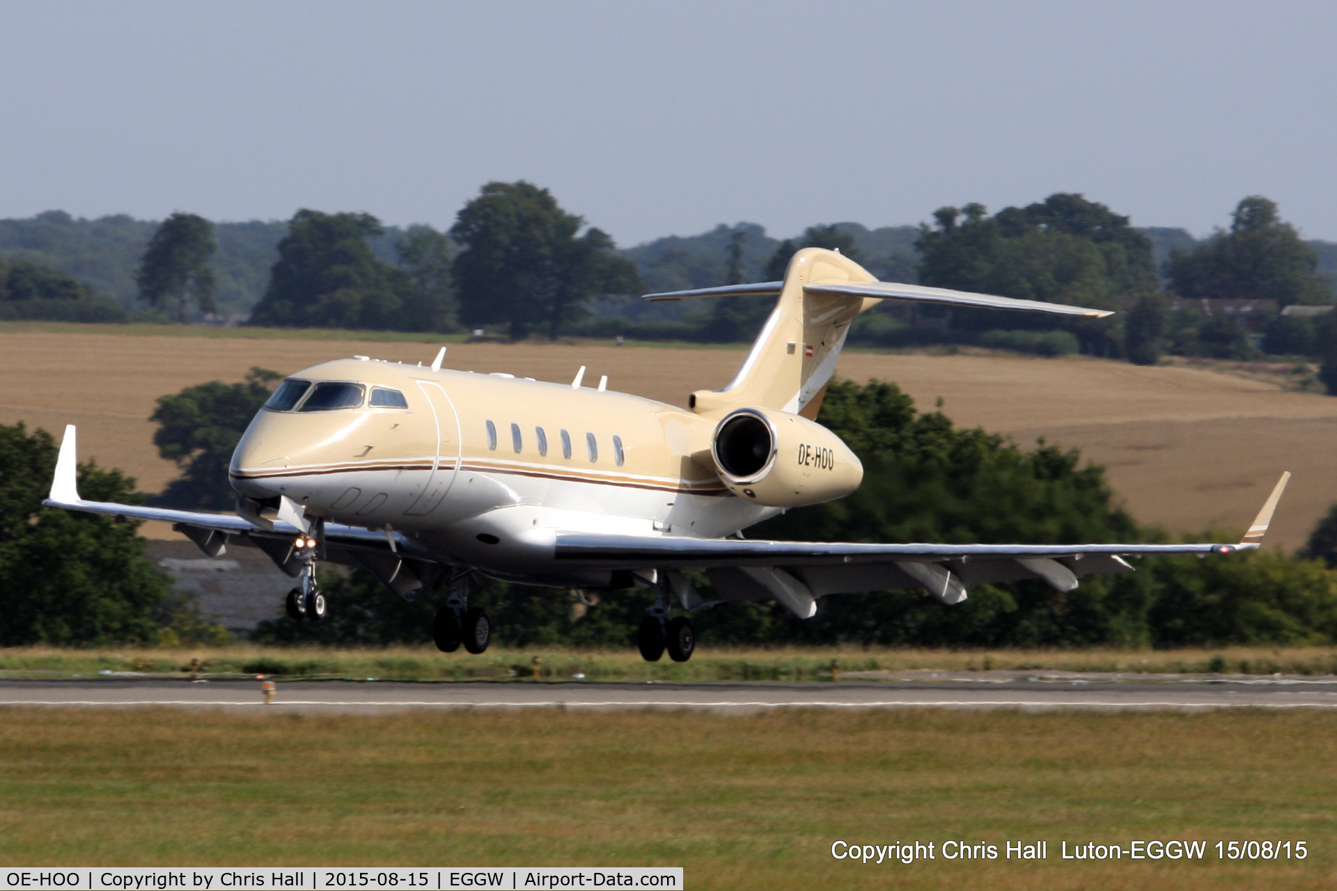 OE-HOO, 2005 Bombardier Challenger 300 (BD-100-1A10) C/N 20079, Avcon Jet