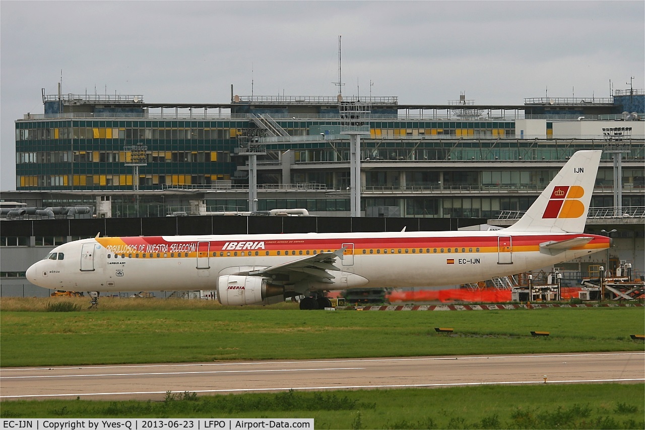 EC-IJN, 2002 Airbus A321-211 C/N 1836, Airbus A321-211, Taxiing to boarding area, Paris-Orly Airport (LFPO-ORY)