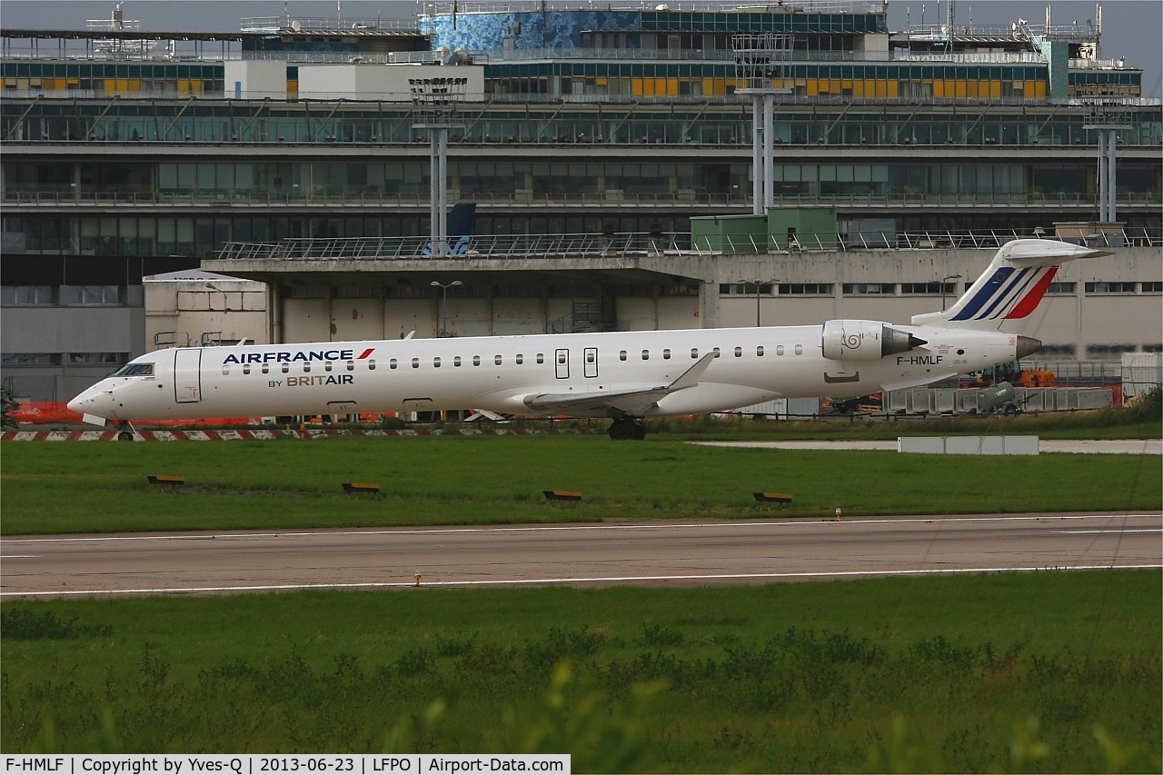 F-HMLF, 2010 Bombardier CRJ-1000EL NG (CL-600-2E25) C/N 19010, Bombardier CL-600-2E25, Taxiing after landing Rwy 26, Paris-Orly Airport (LFPO-ORY)