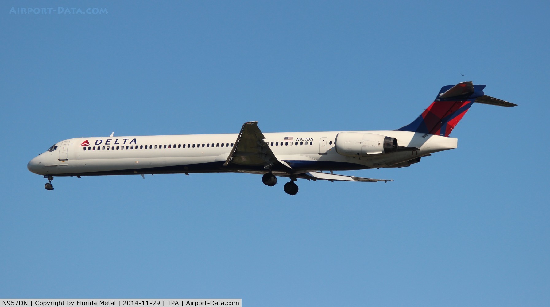 N957DN, 1997 McDonnell Douglas MD-90-30 C/N 53527, Delta