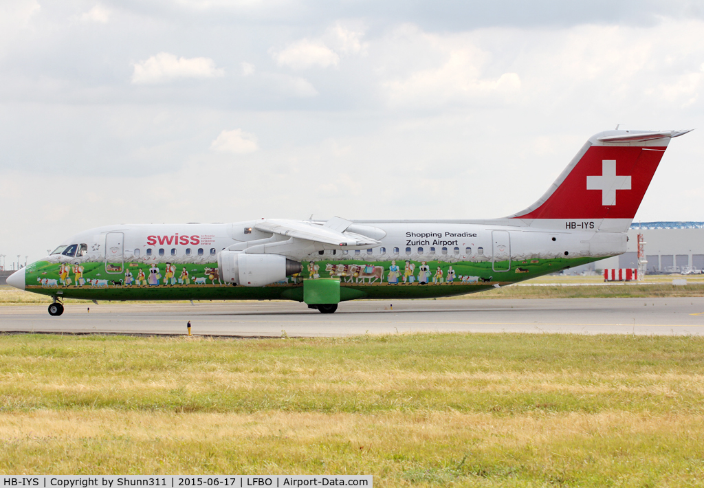 HB-IYS, 2001 British Aerospace Avro 146-RJ100 C/N E3381, Taxiing to the Terminal... still in 'Zurich' c/s
