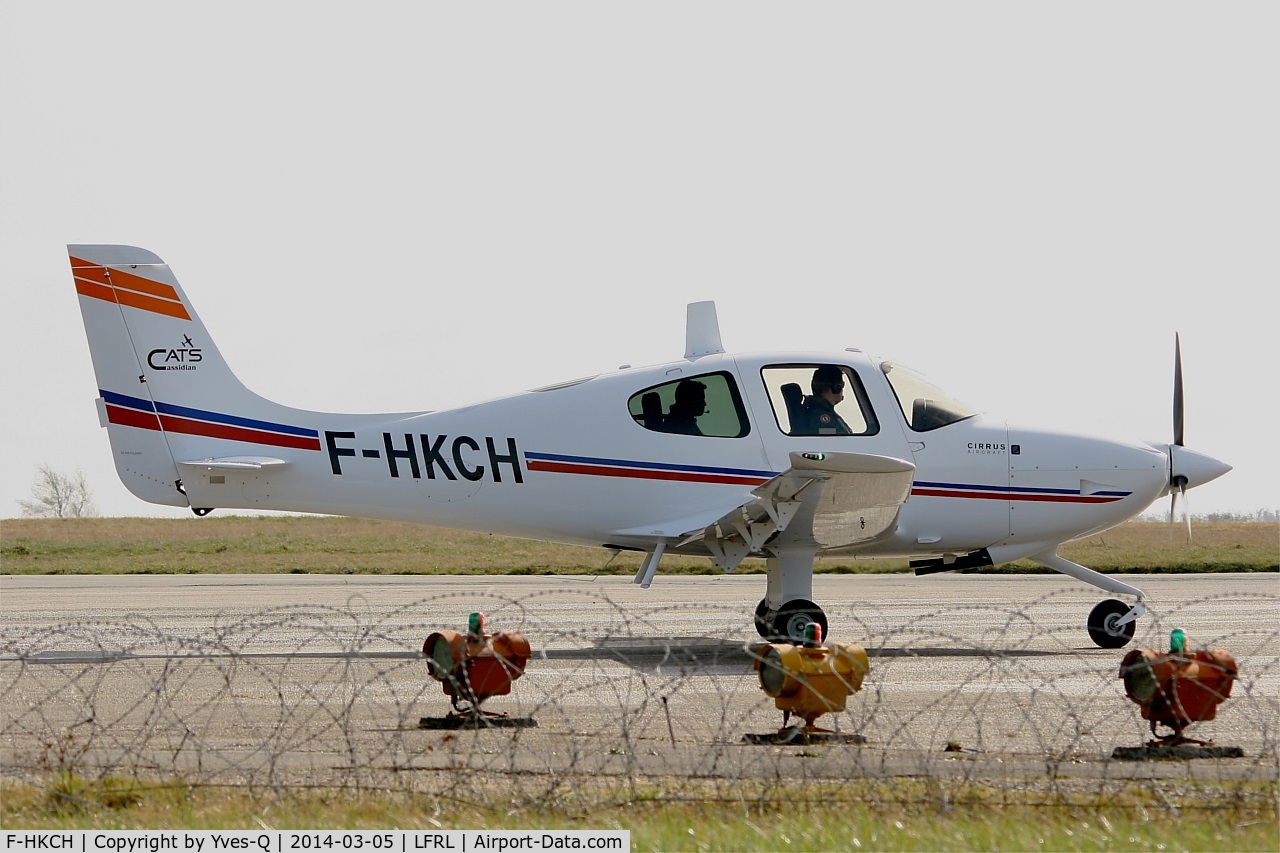F-HKCH, Cirrus SR20 C/N 2189, Cirrus SR-20, Cassidian Aviation Training Services, Lining up prior take-off rwy 23, Lanvéoc-Poulmic Naval Air Base (LFRL)